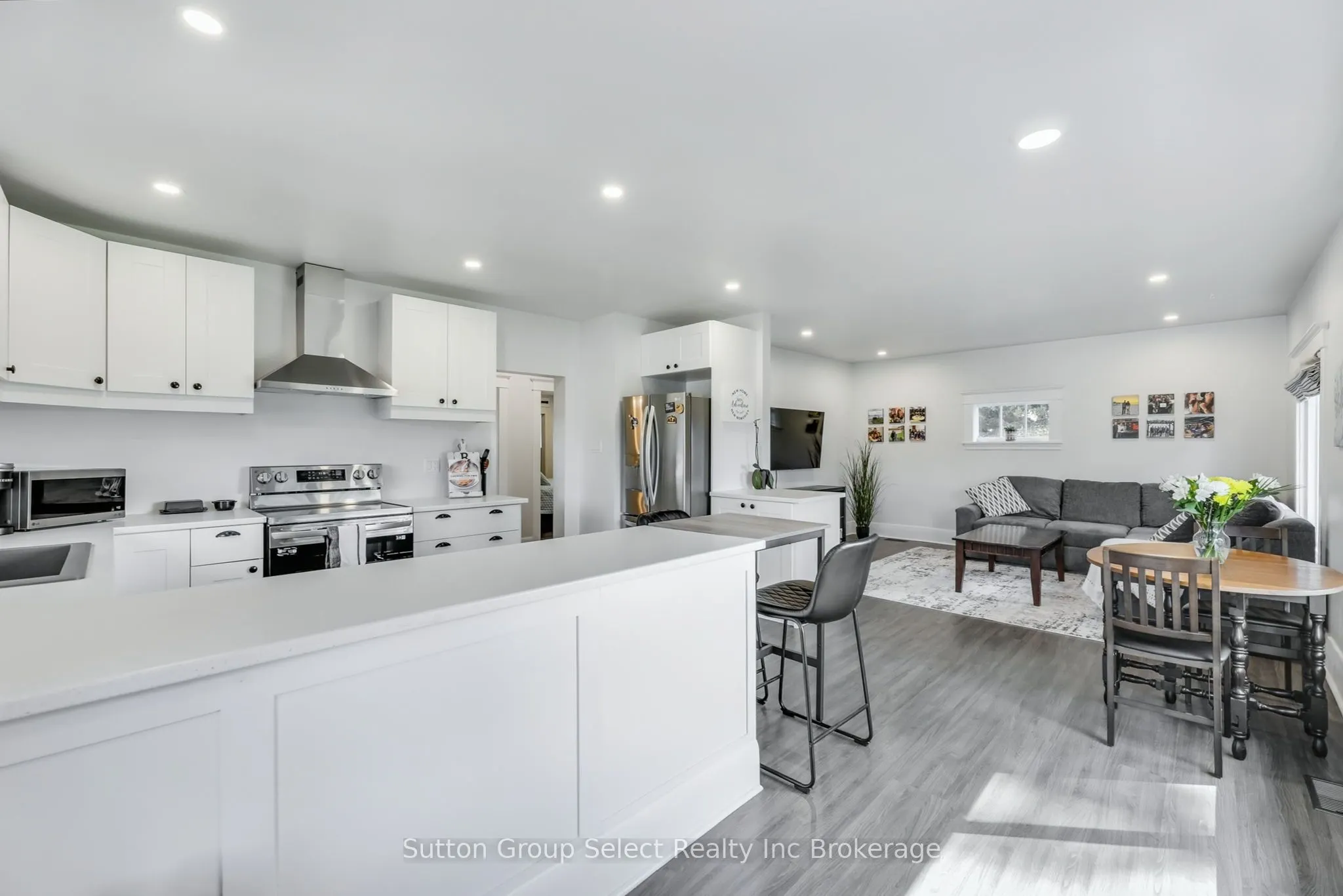 3072 Glanworth Drive
