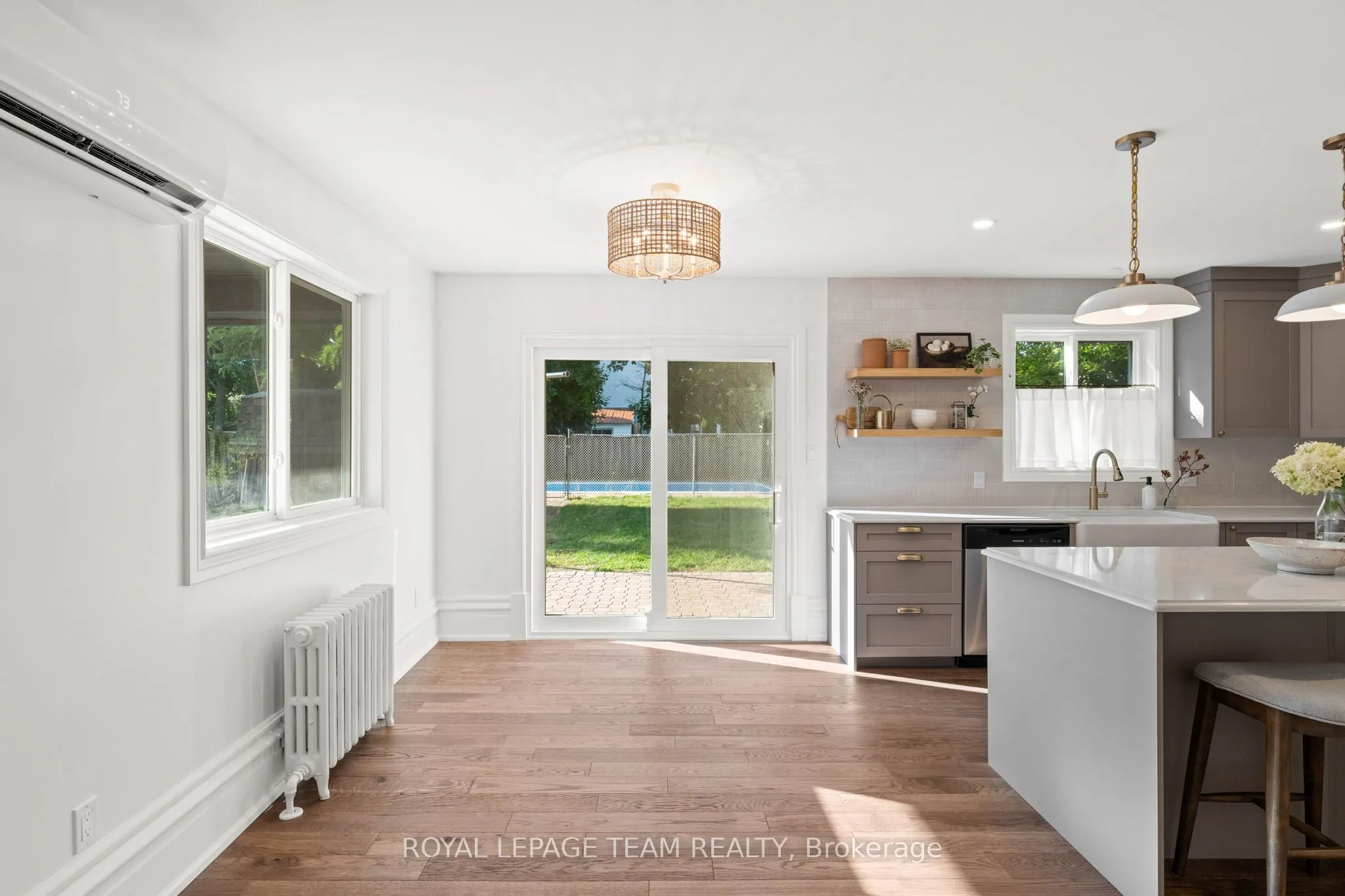 414 James Street W