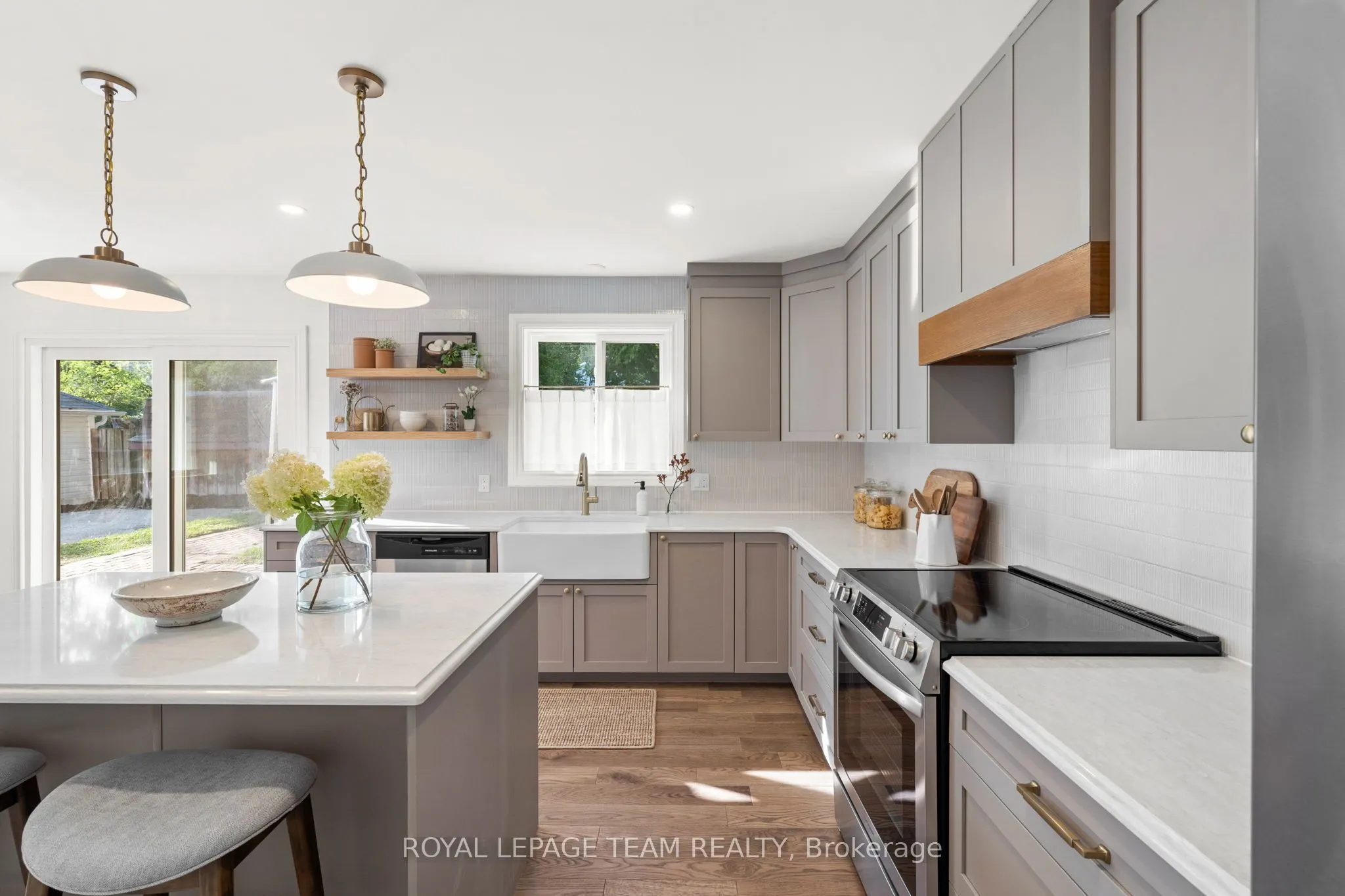 414 James Street W