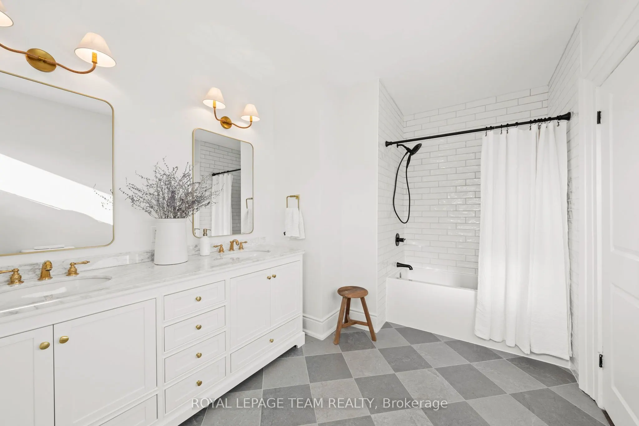 414 James Street W