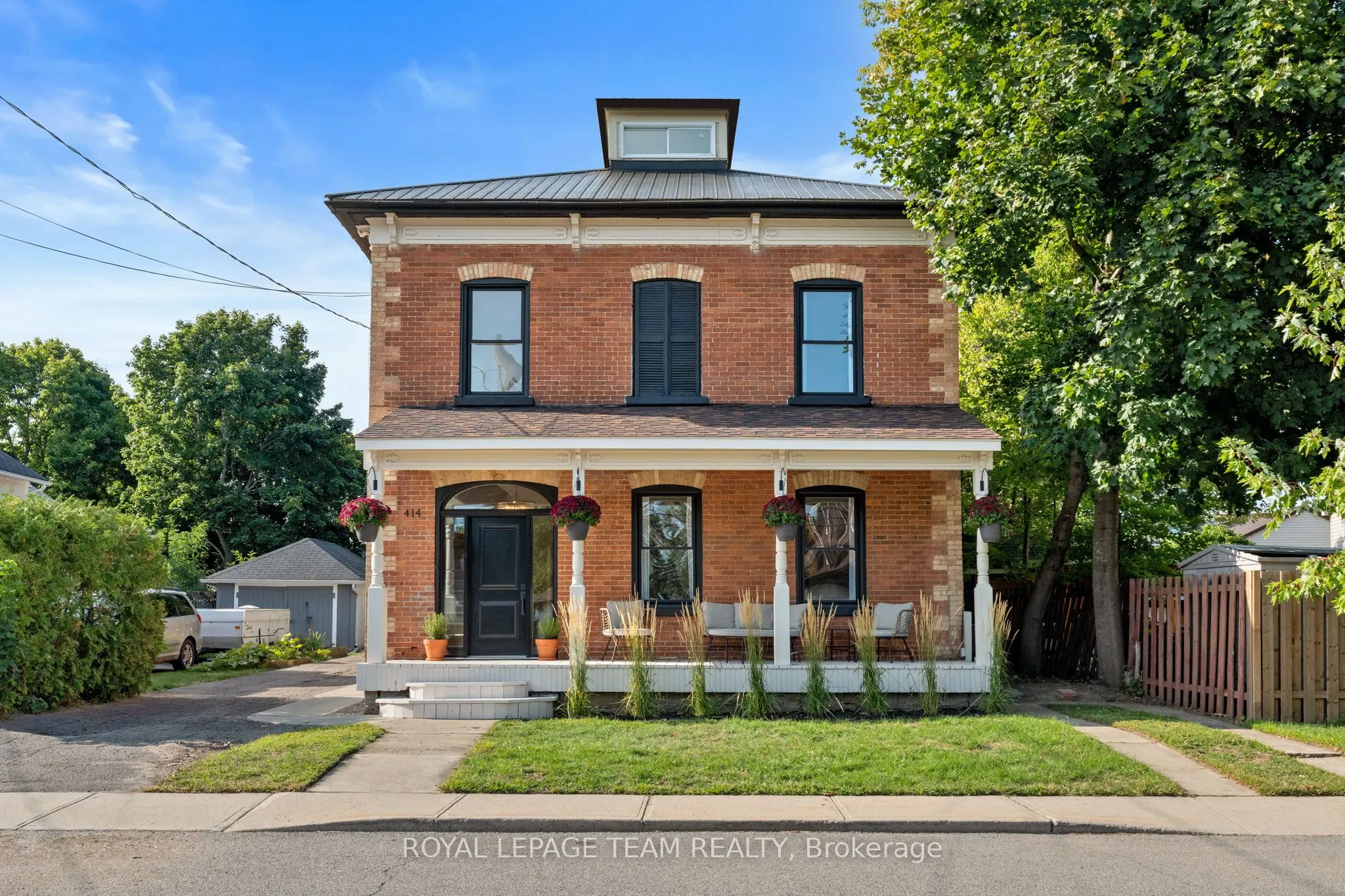 414 James Street W