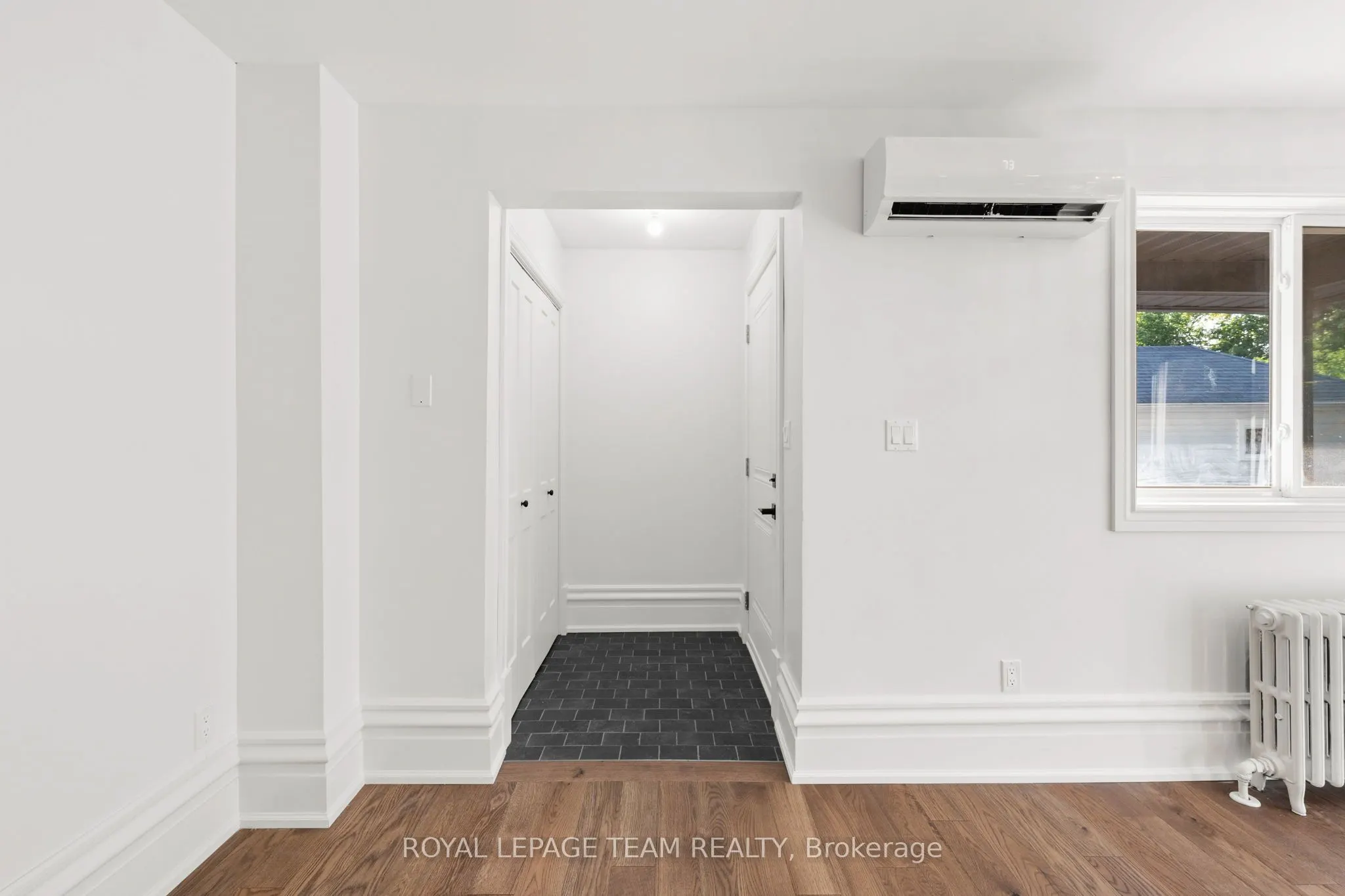 414 James Street W