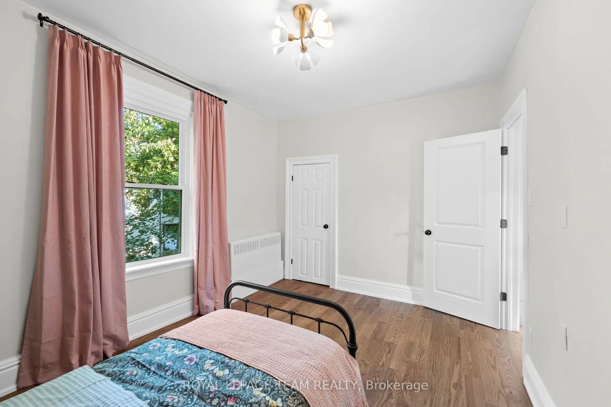 414 James Street W