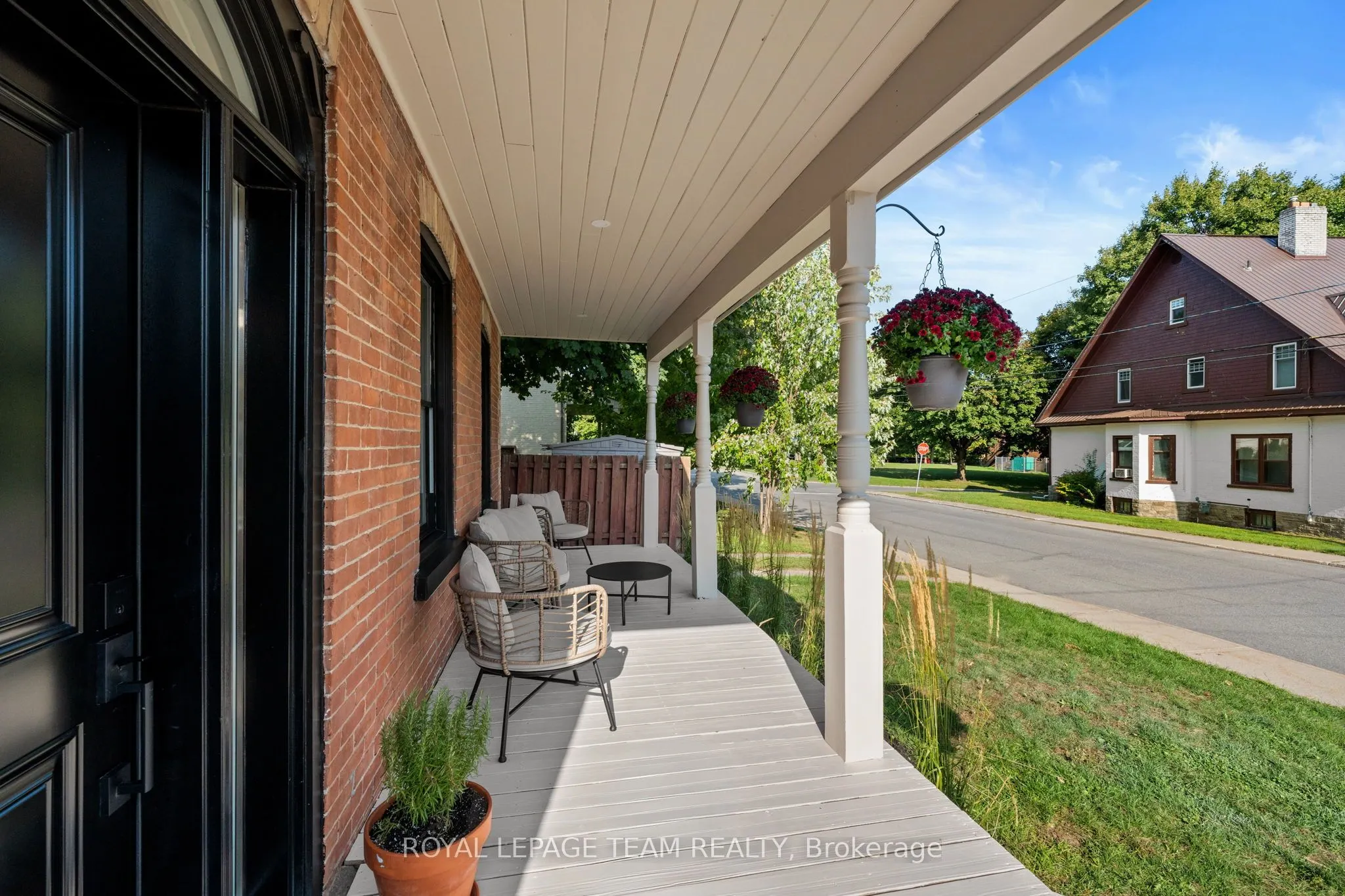 414 James Street W