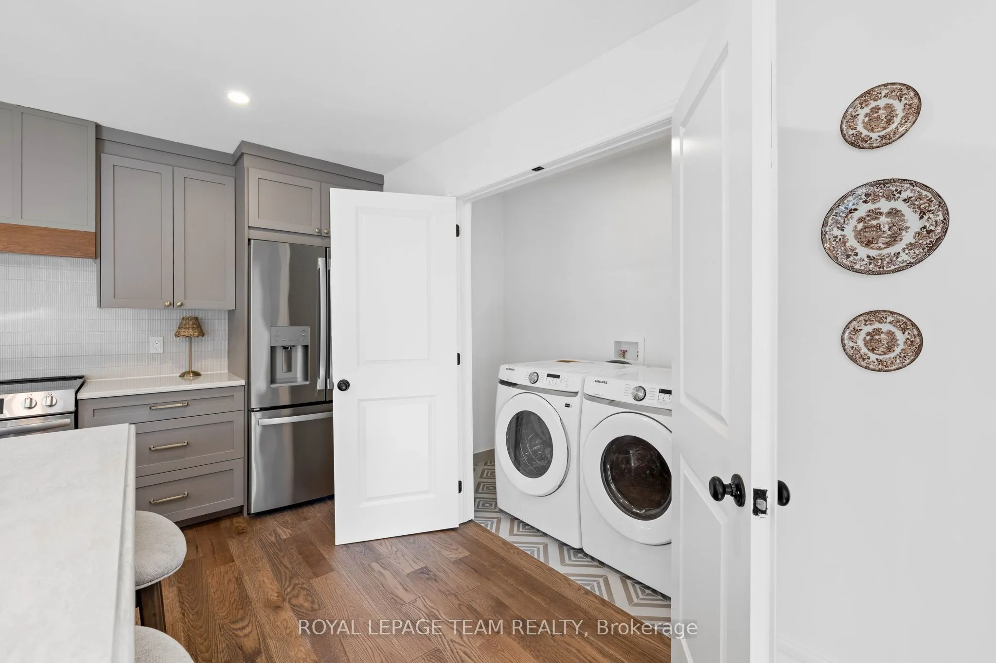 414 James Street W