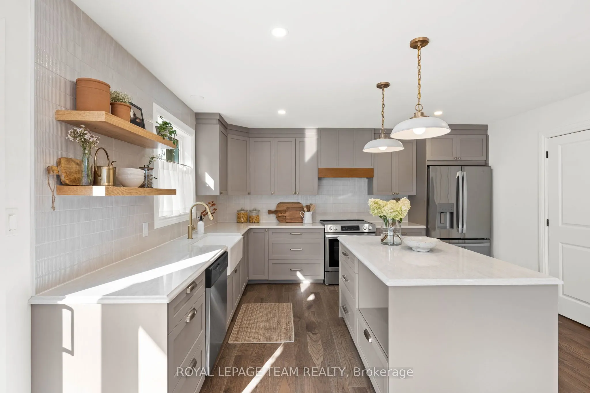 414 James Street W