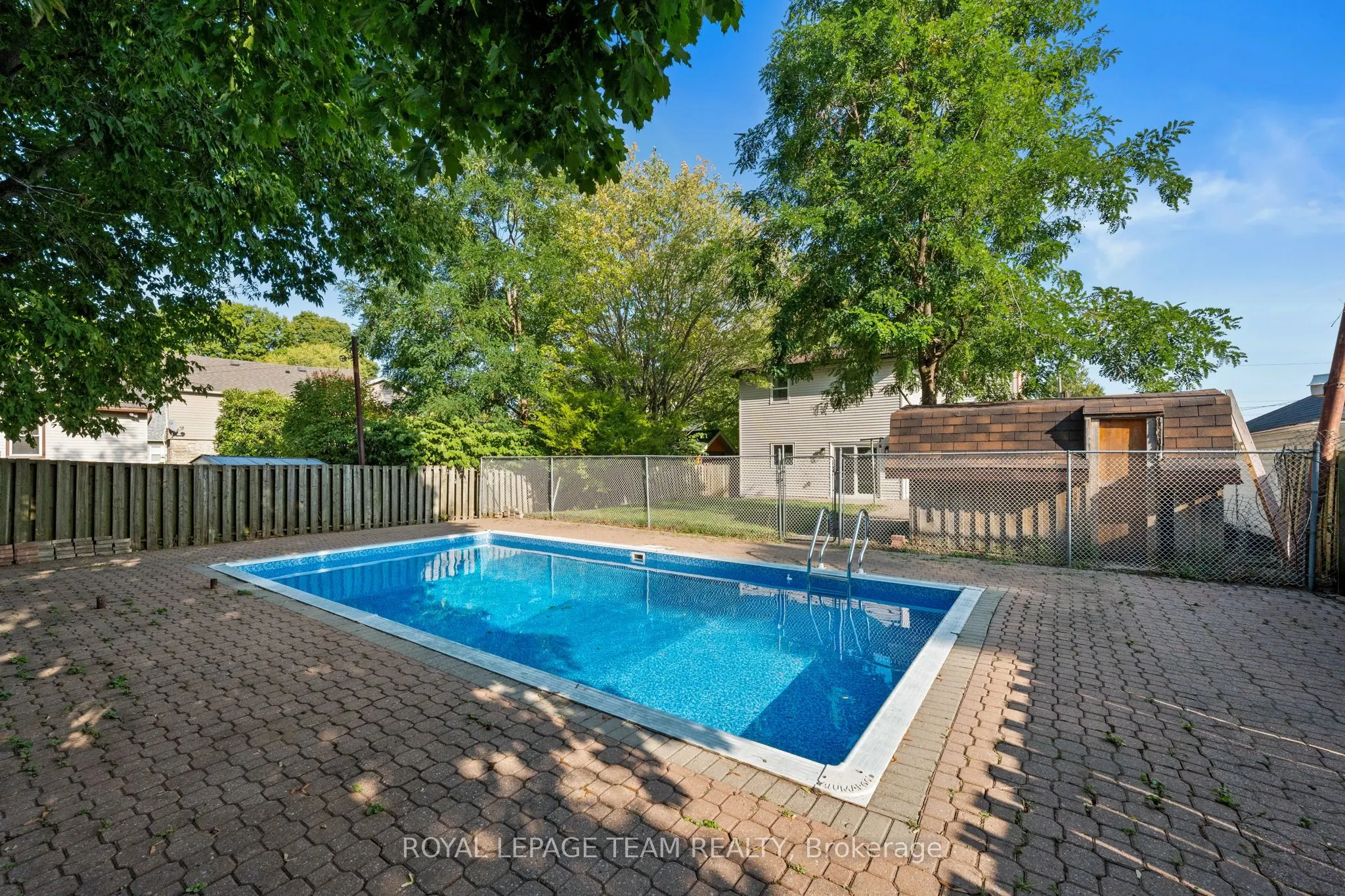 414 James Street W
