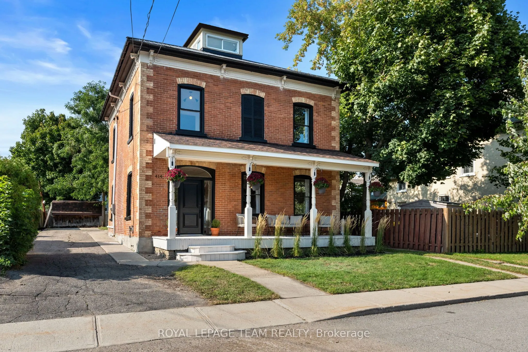 414 James Street W