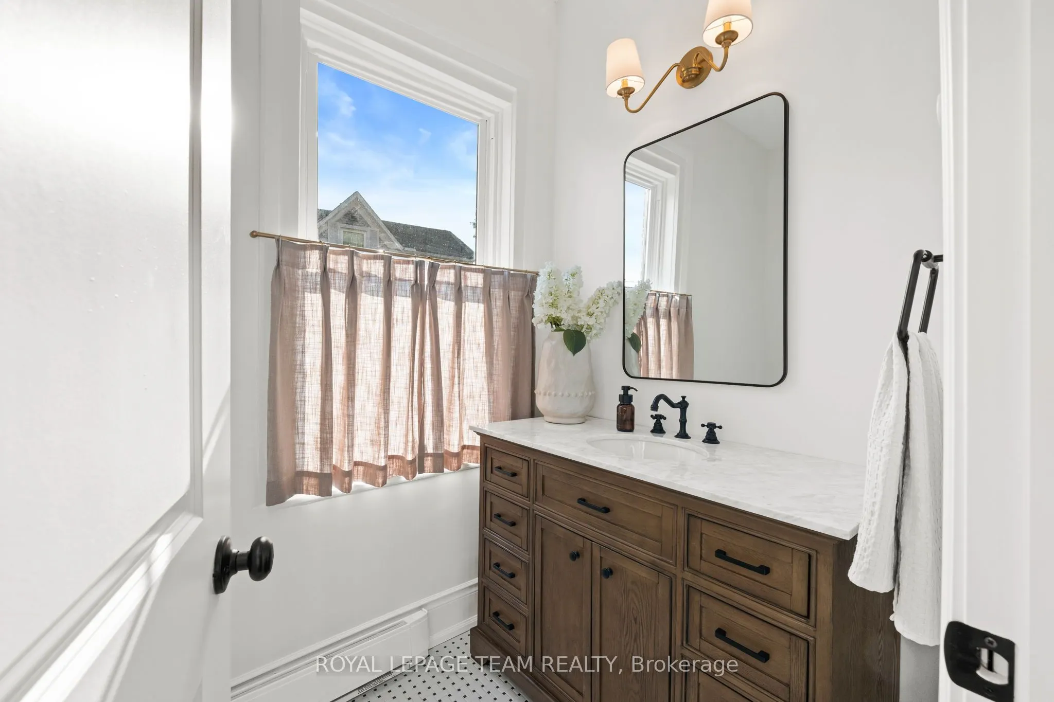 414 James Street W