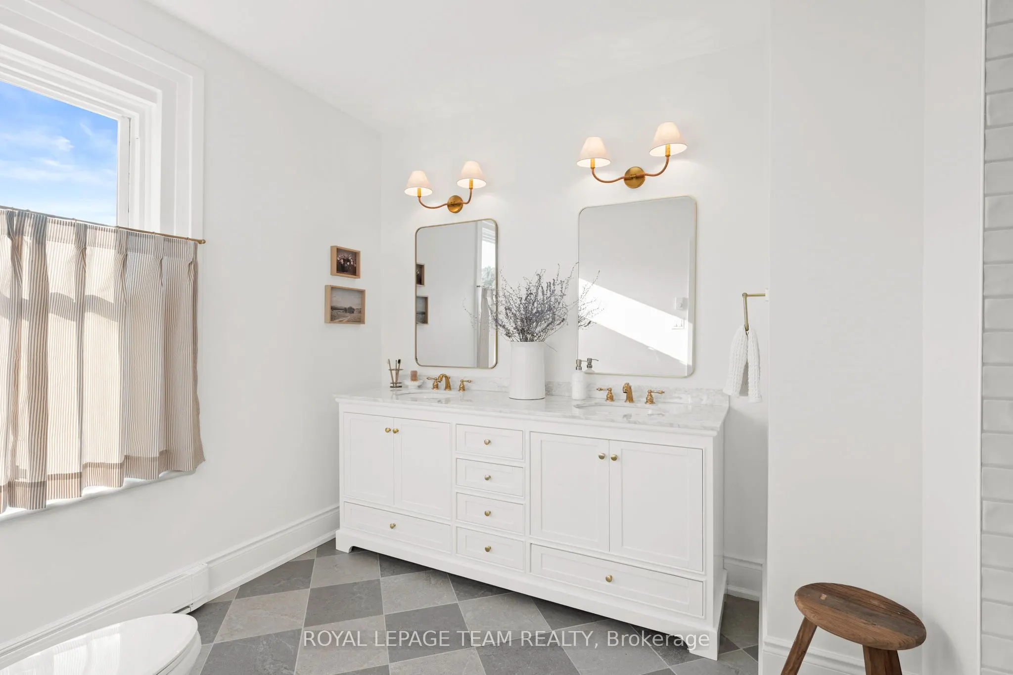 414 James Street W