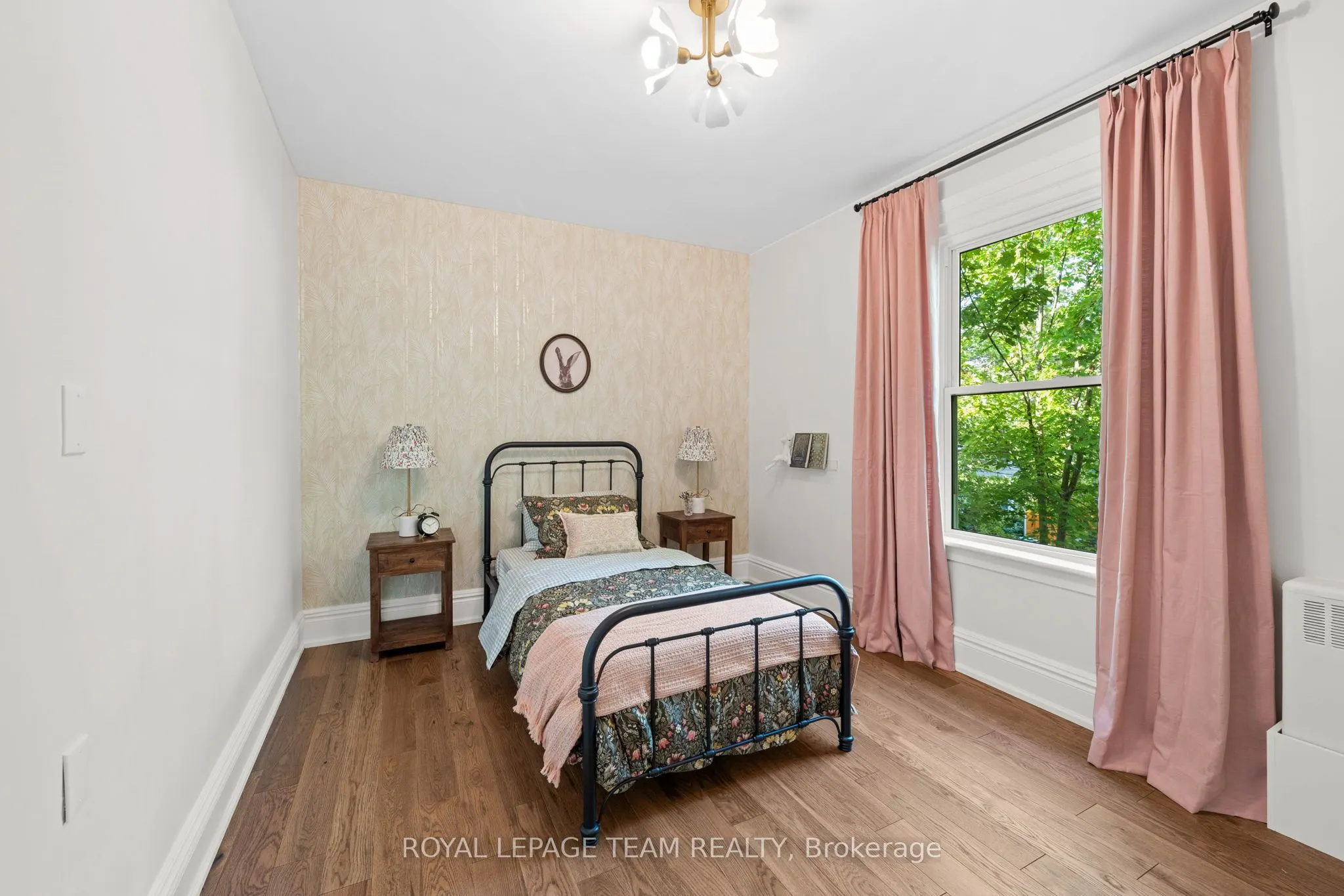 414 James Street W