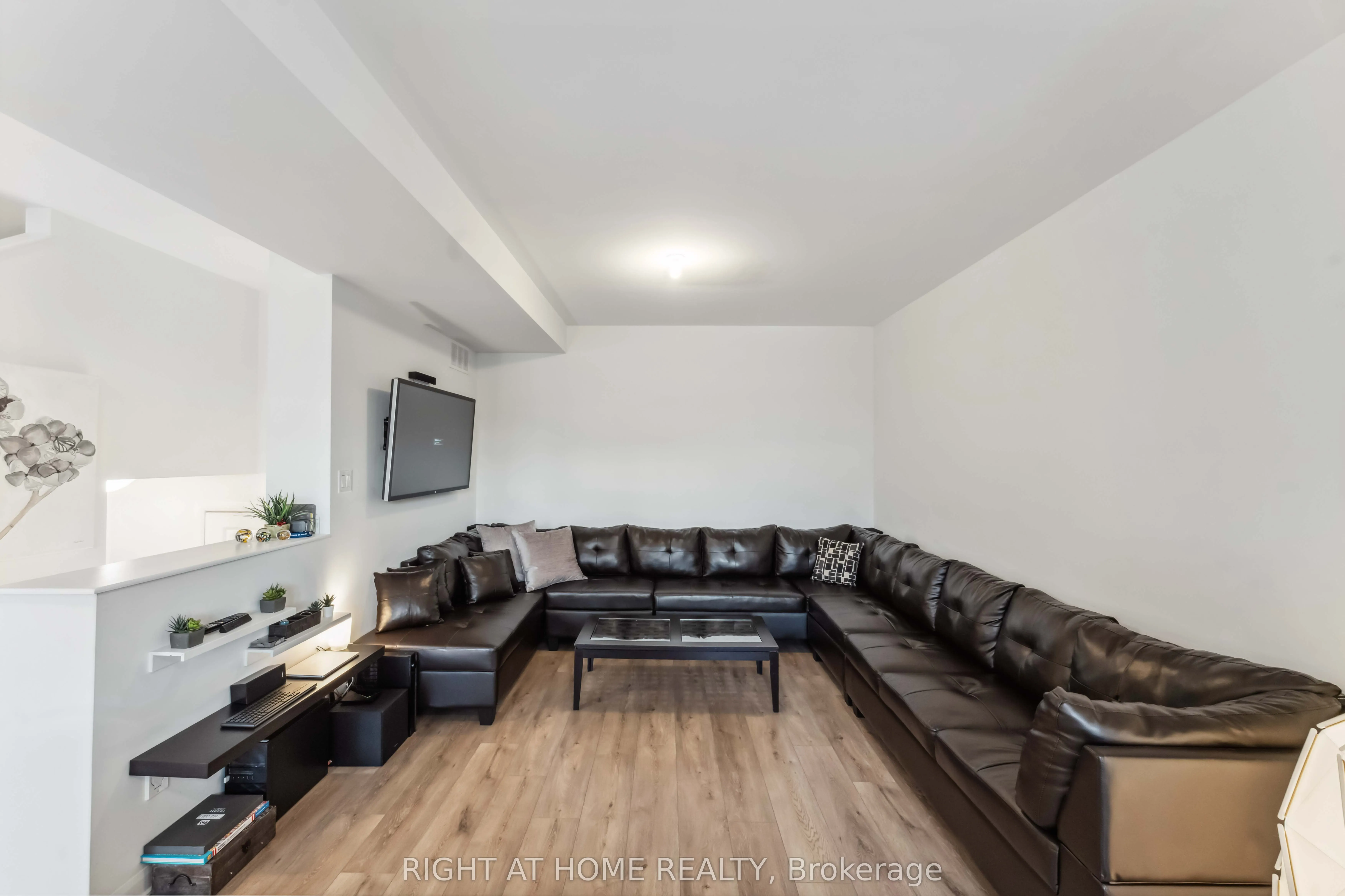 167 Attwell Private