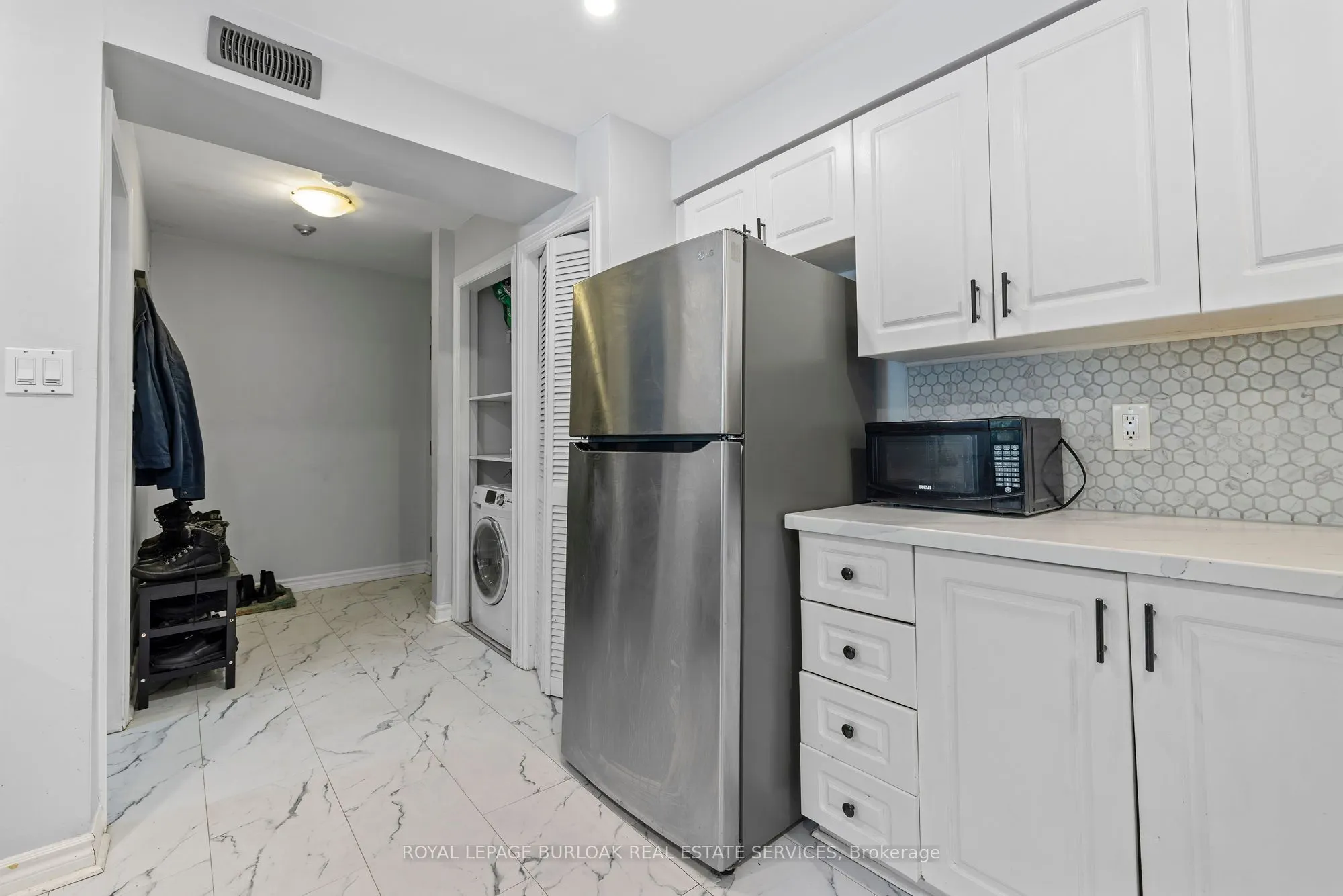 28 Victoria Avenue N, #104