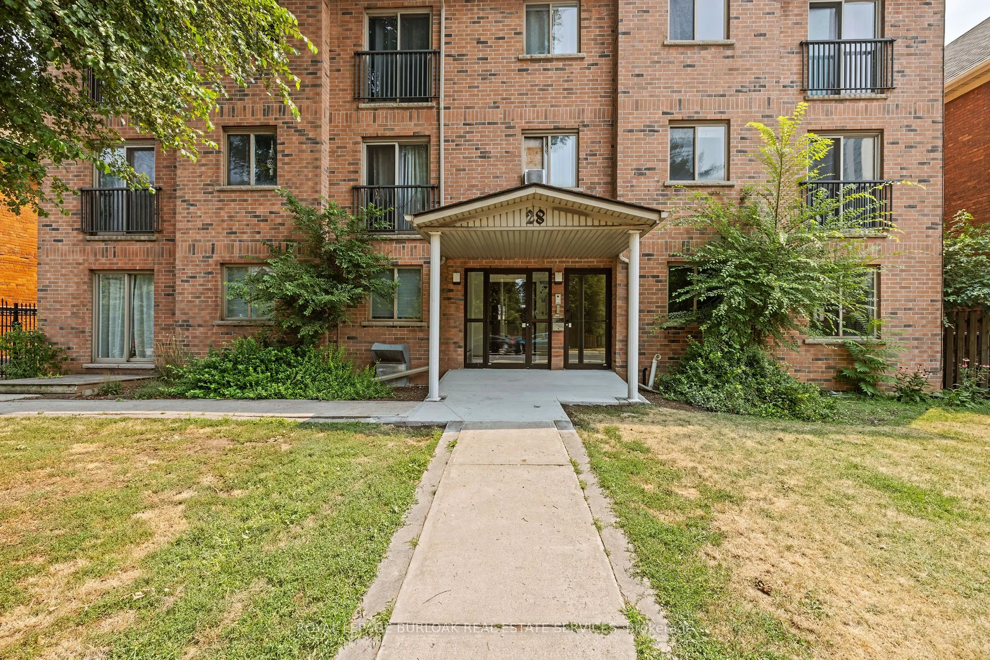 28 Victoria Avenue N, #104