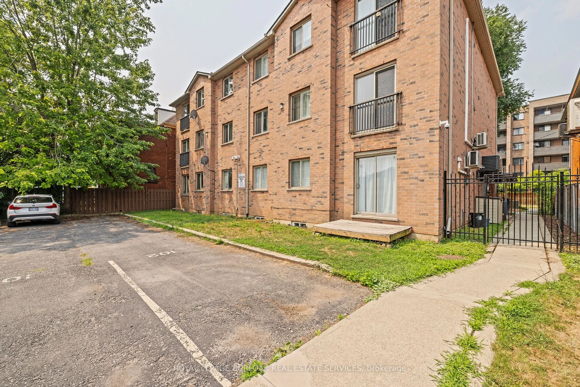 28 Victoria Avenue N, #104