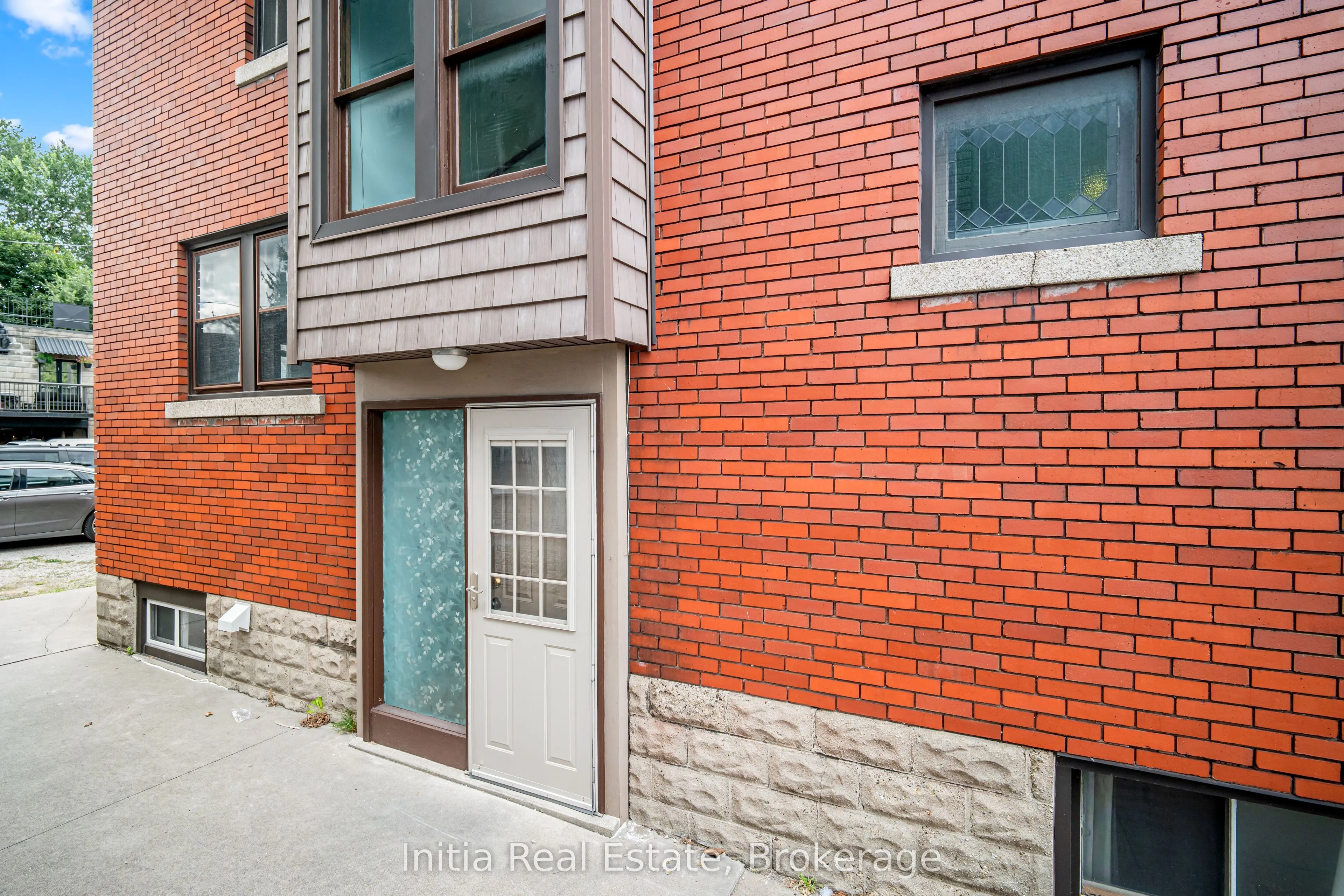 79 Giles Boulevard E