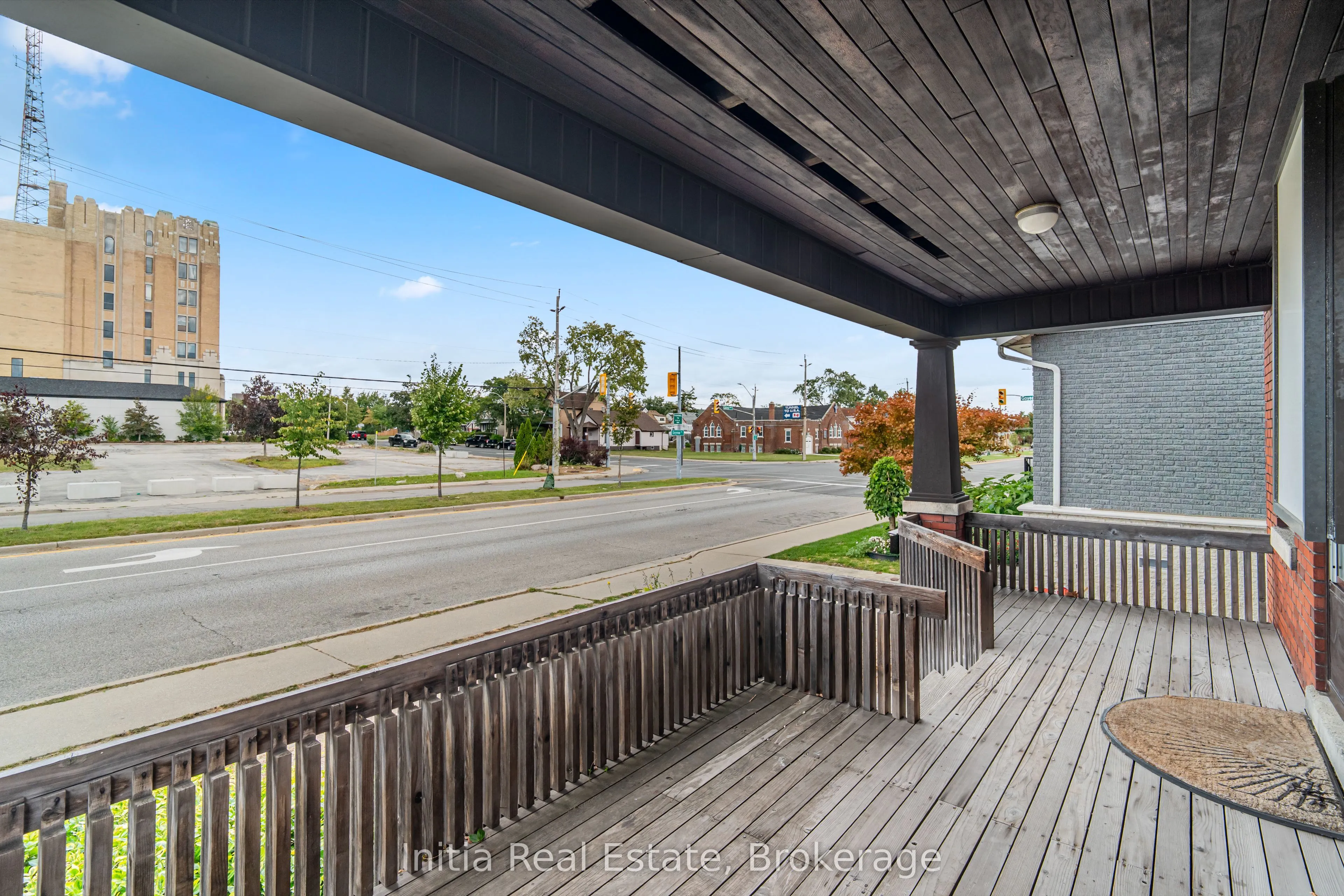 79 Giles Boulevard E