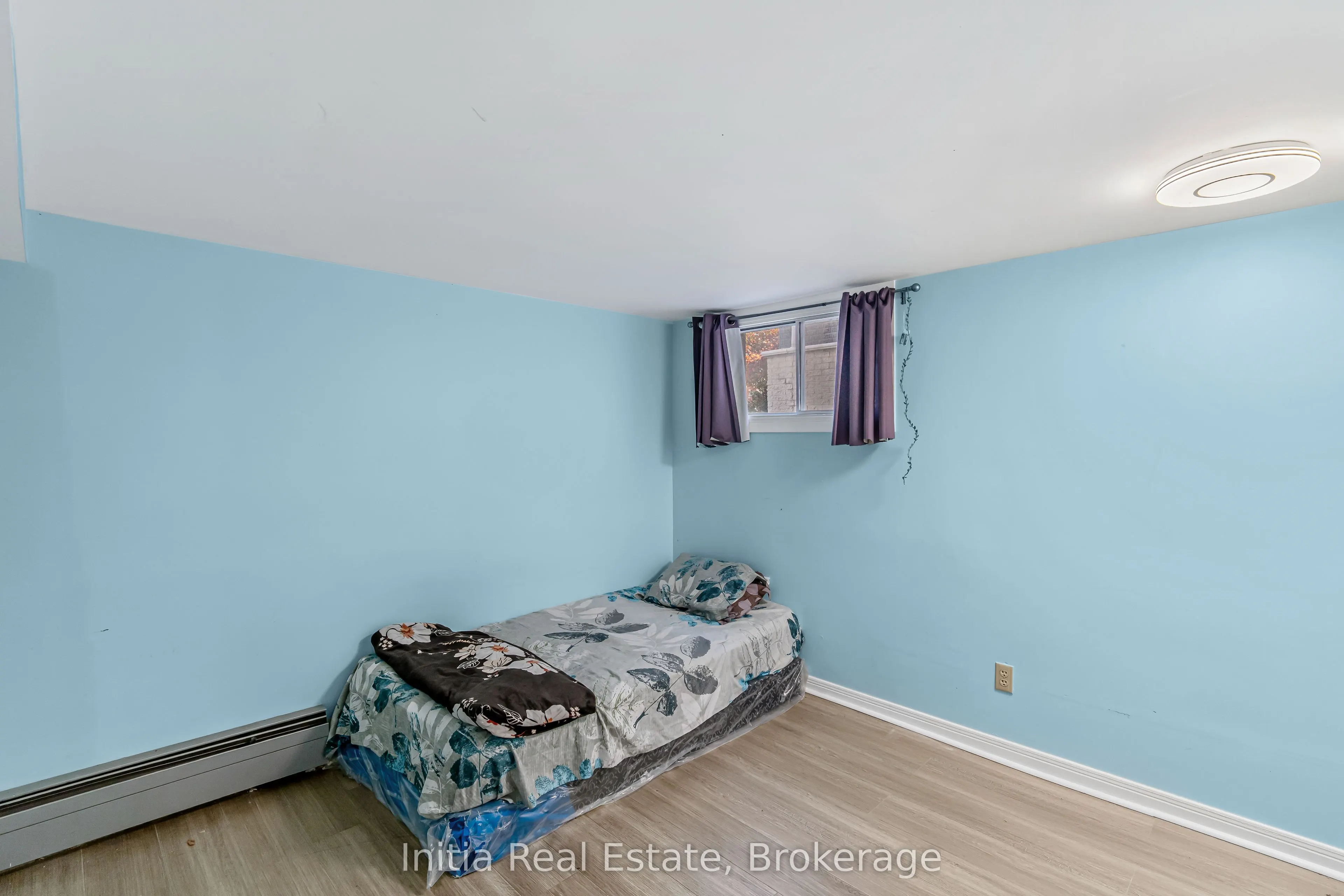 79 Giles Boulevard E