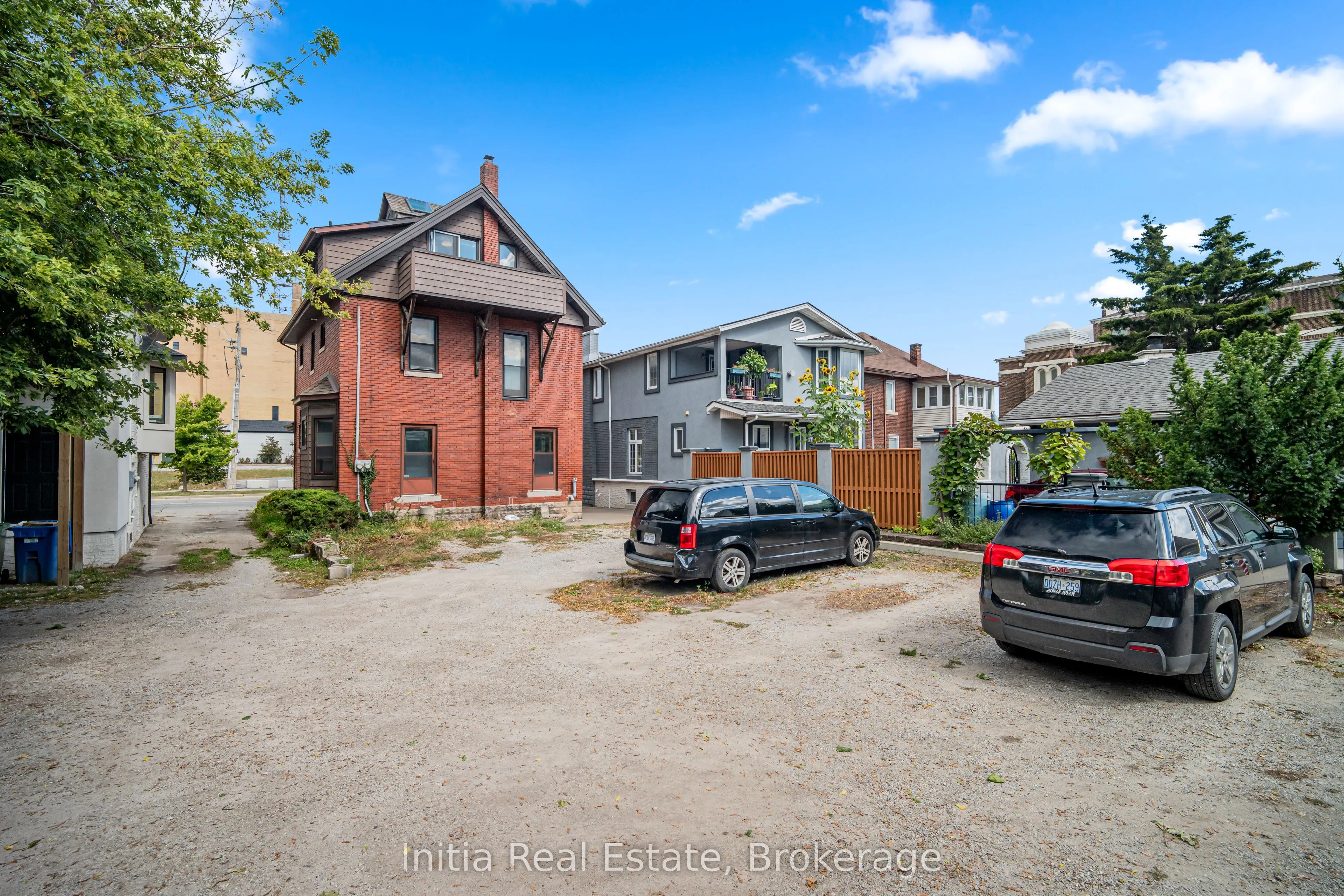 79 Giles Boulevard E