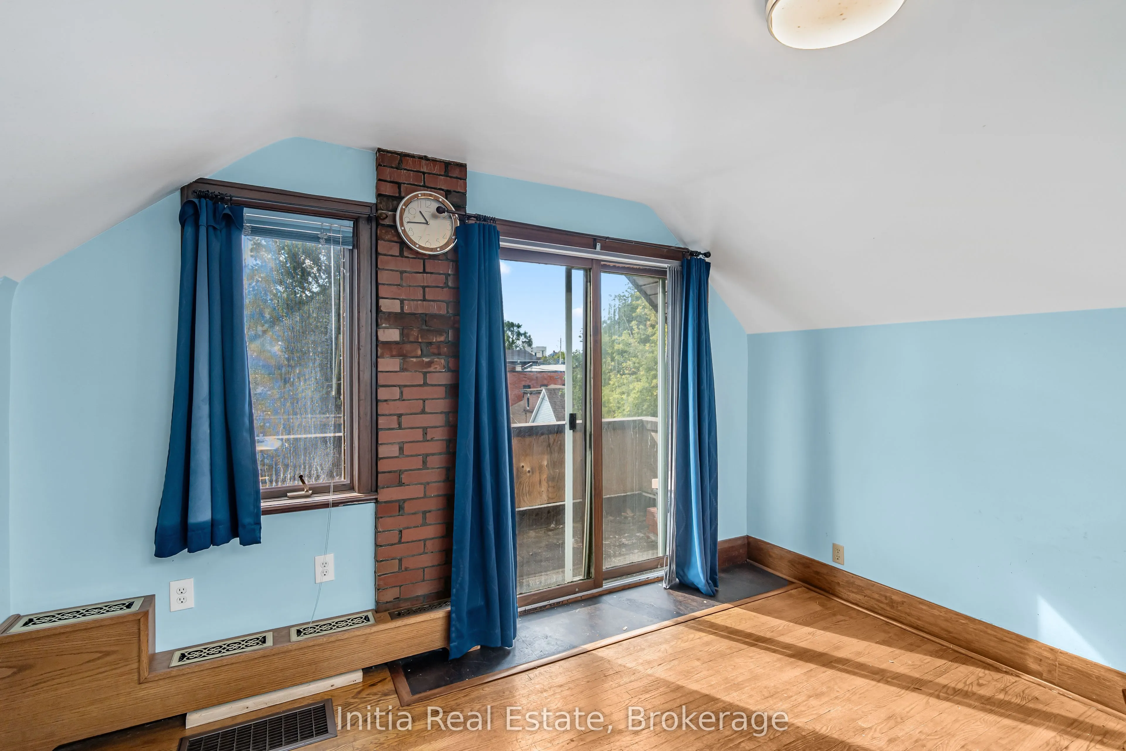 79 Giles Boulevard E