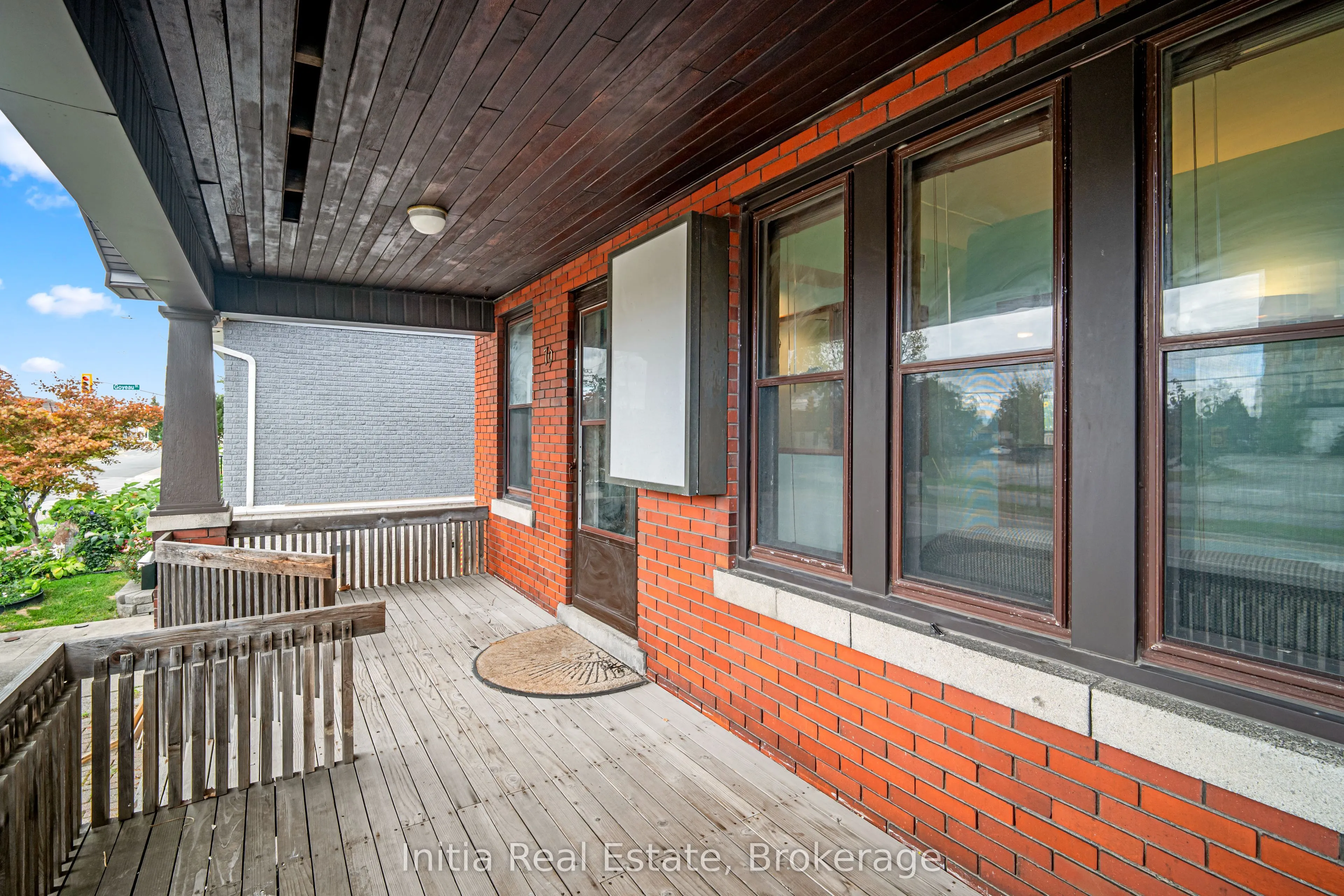 79 Giles Boulevard E