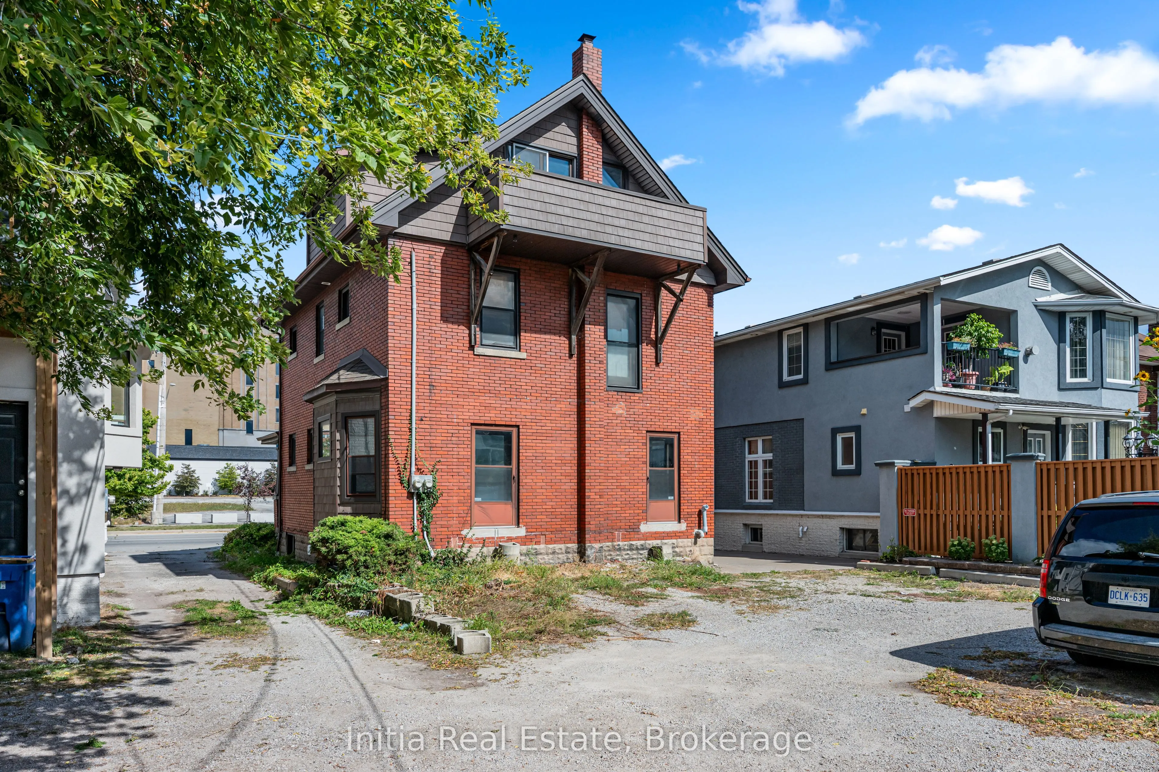 79 Giles Boulevard E