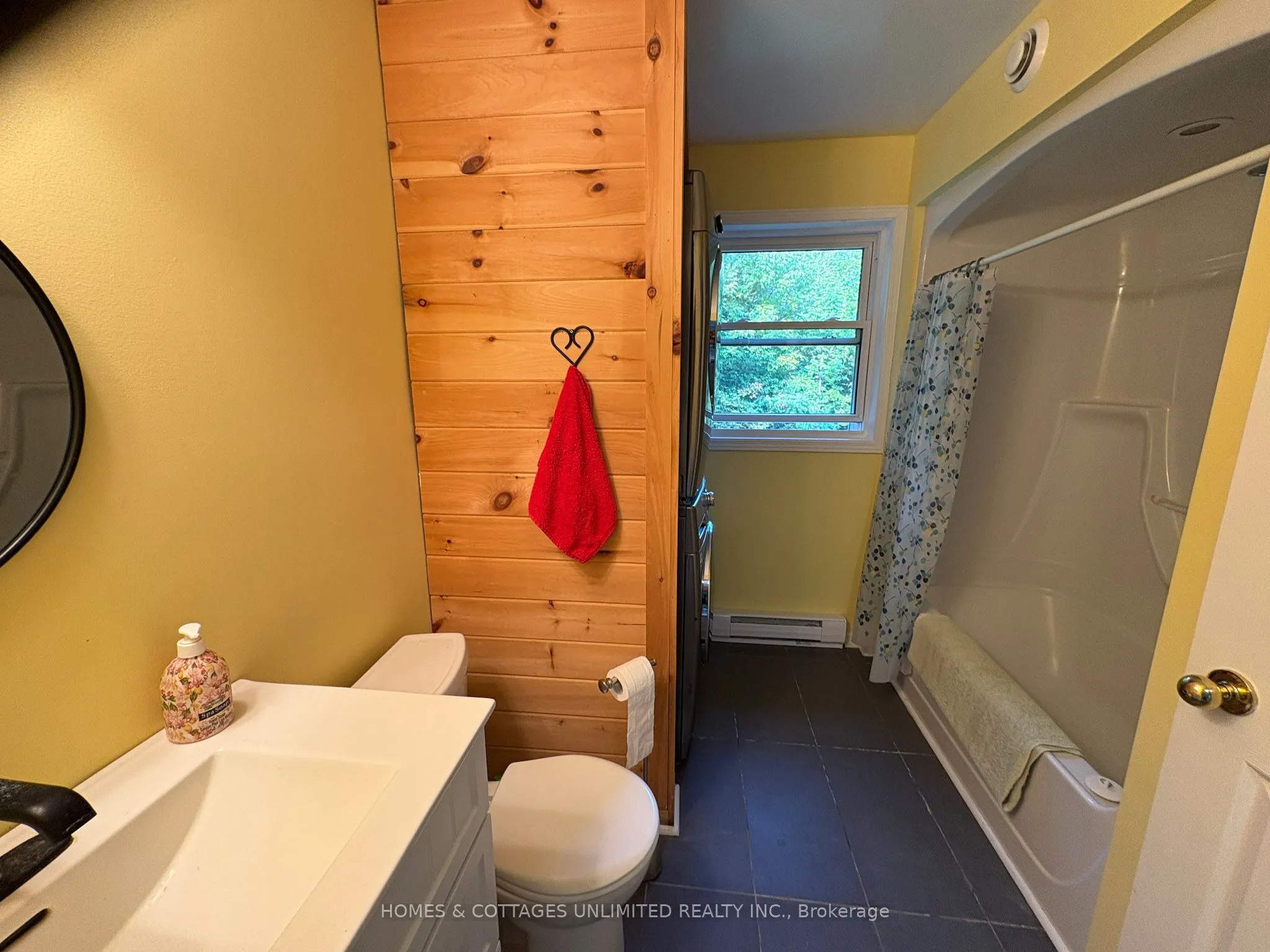1037A PALMERSTON Crescent