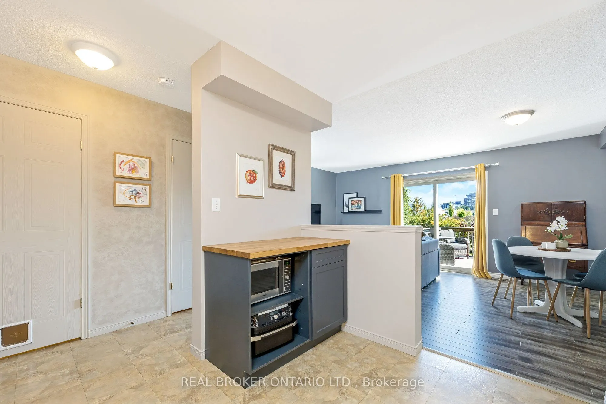 56 Roehampton Crescent, #25