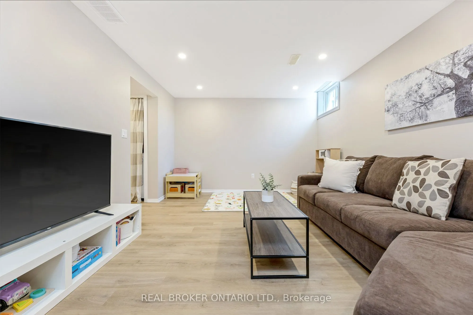 56 Roehampton Crescent, #25