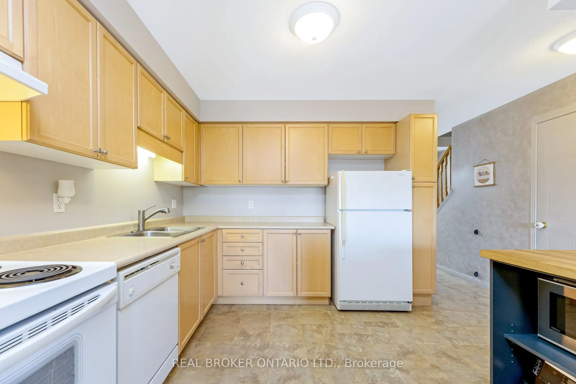 56 Roehampton Crescent, #25