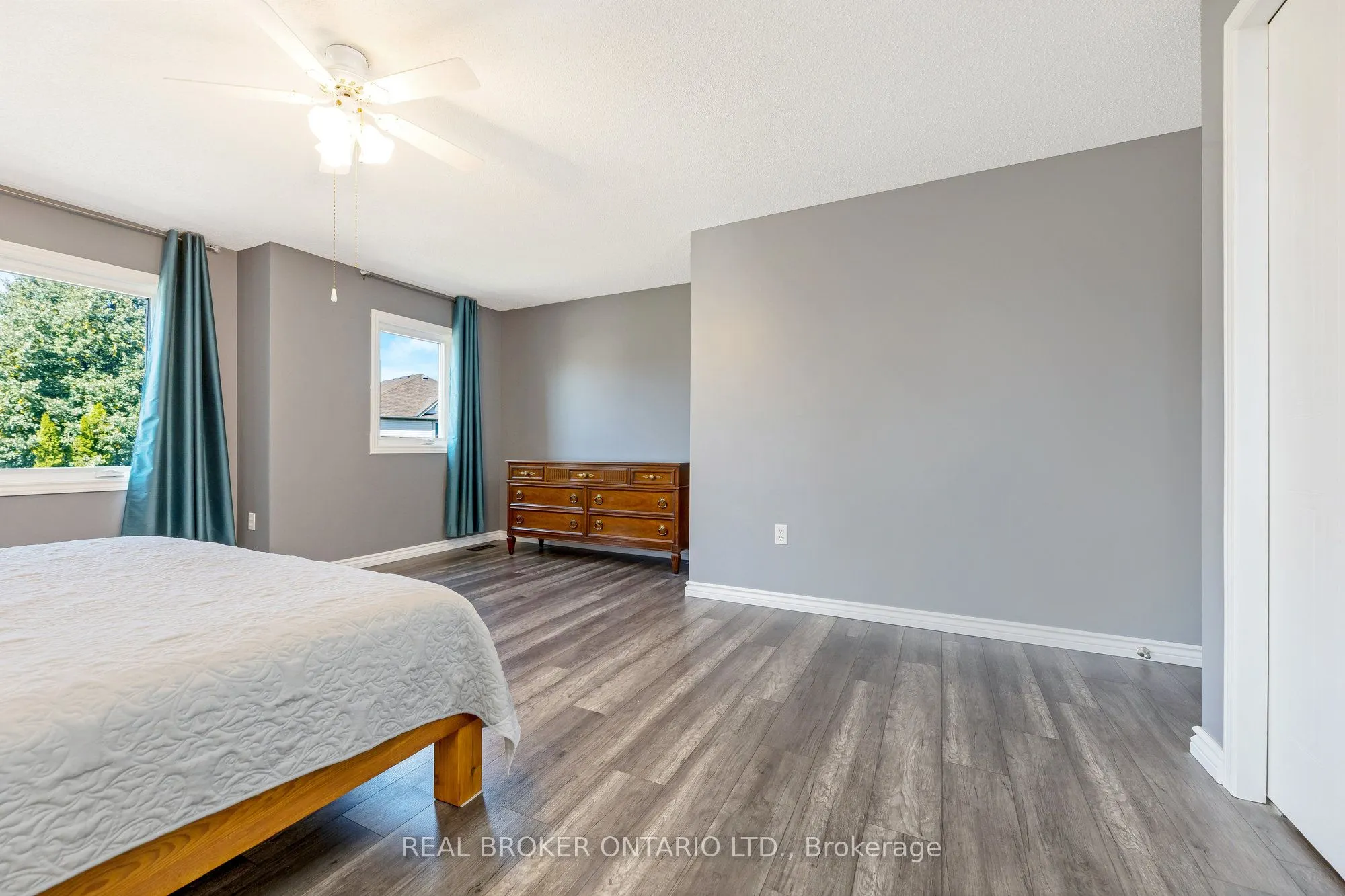 56 Roehampton Crescent, #25