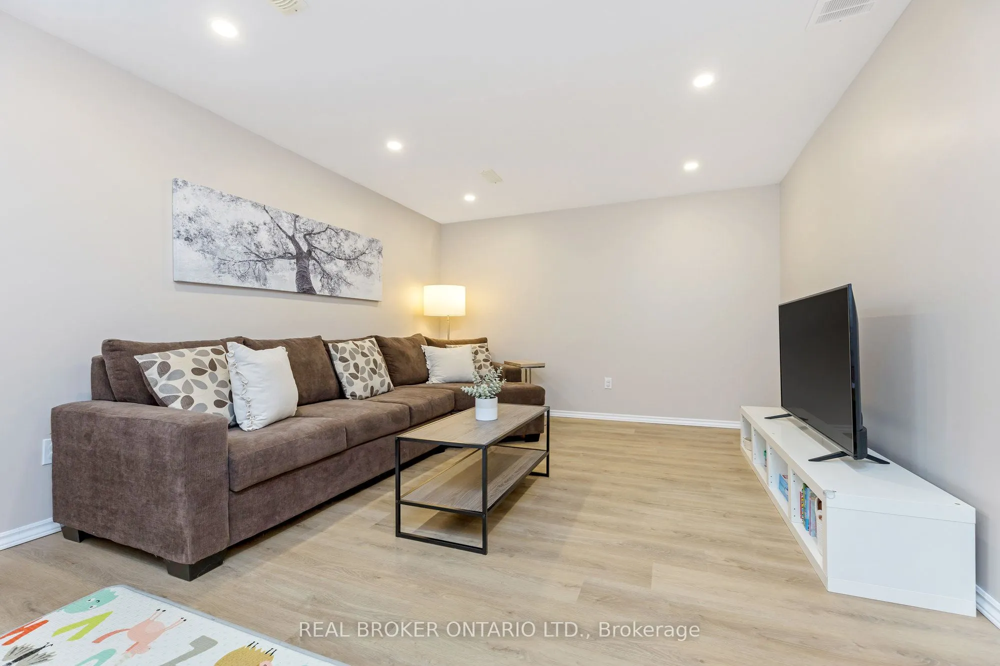 56 Roehampton Crescent, #25