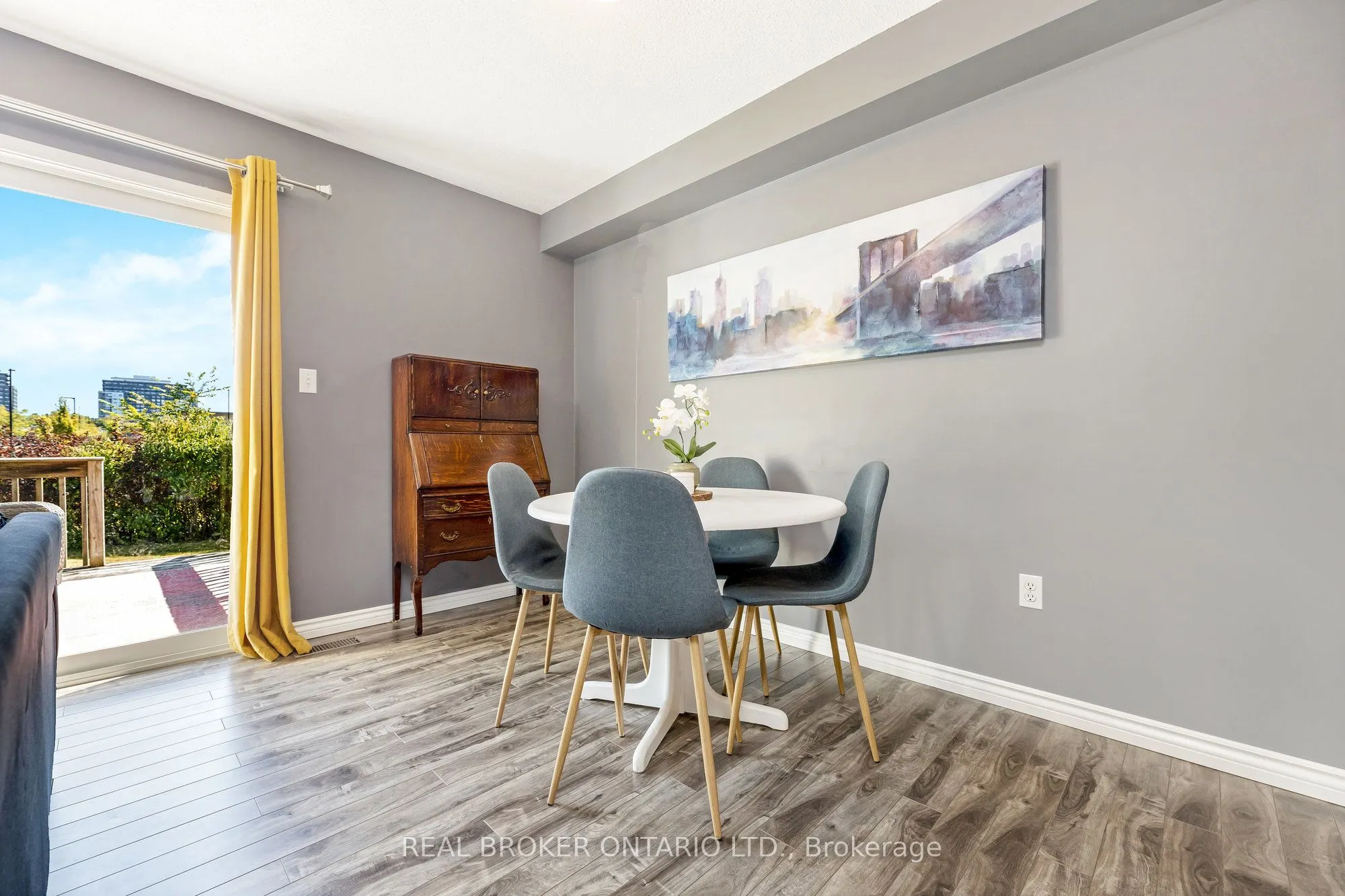 56 Roehampton Crescent, #25