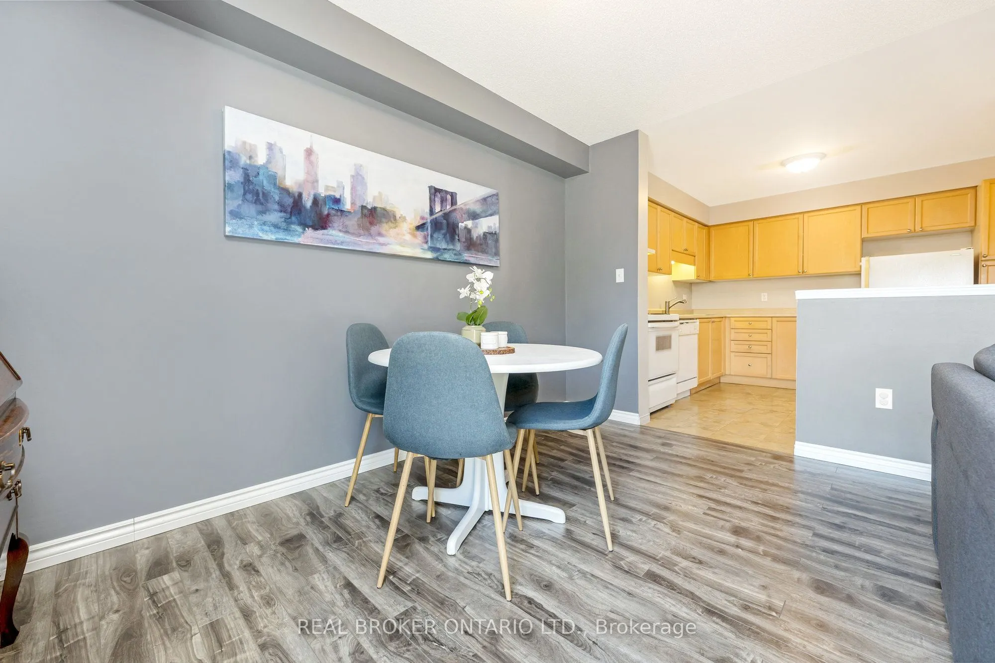 56 Roehampton Crescent, #25