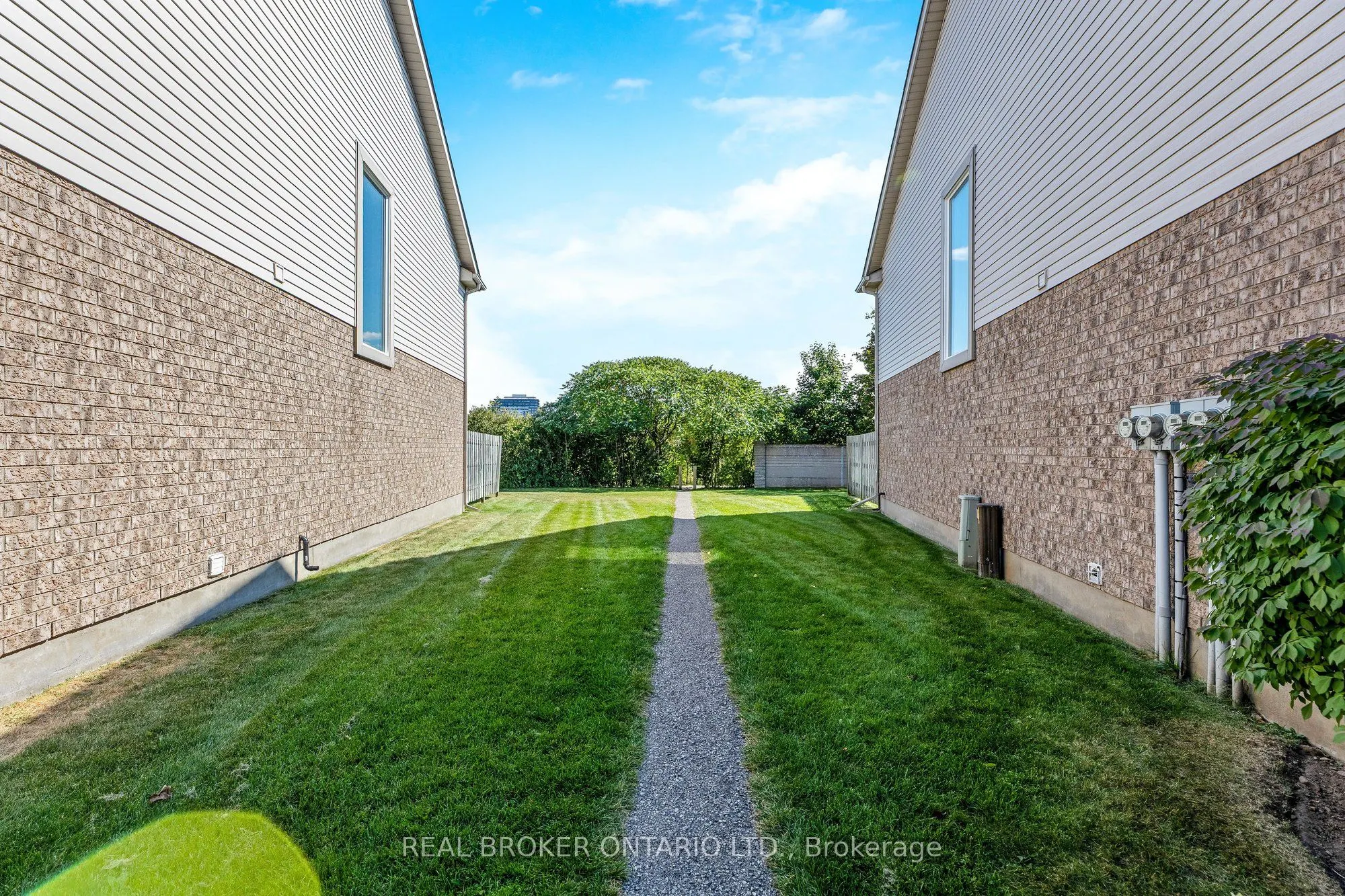 56 Roehampton Crescent, #25