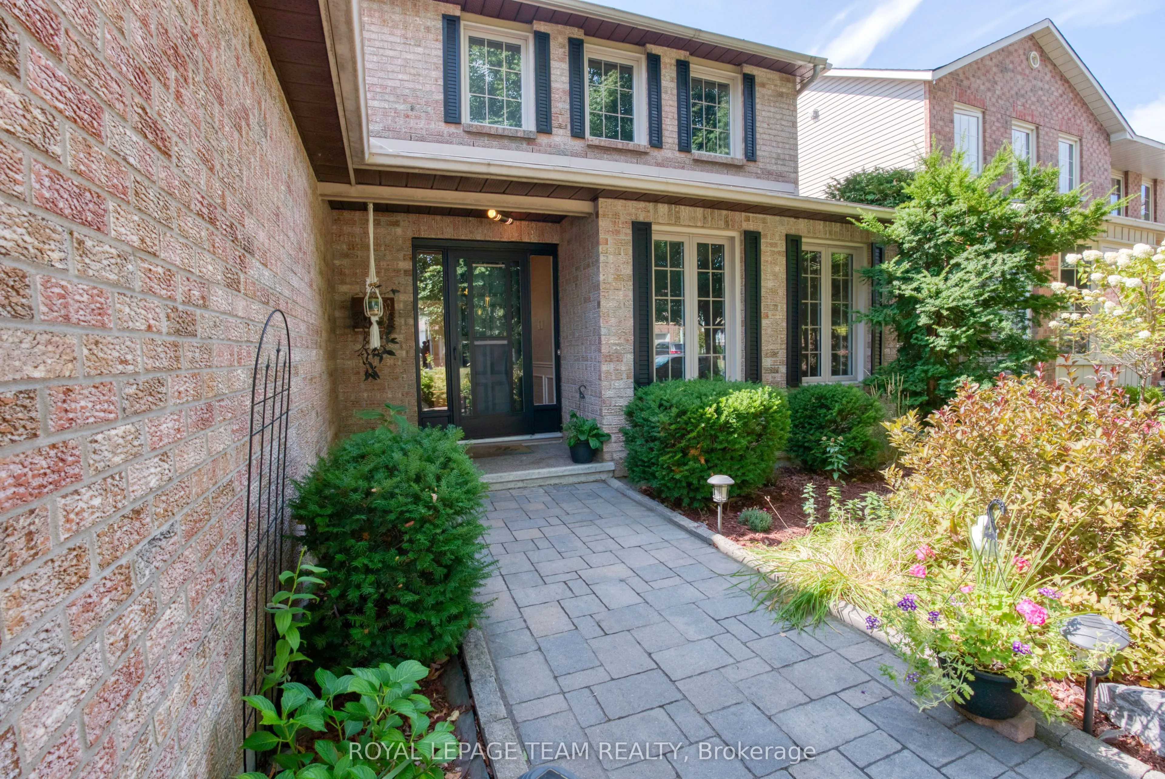 8 Huntsman Crescent
