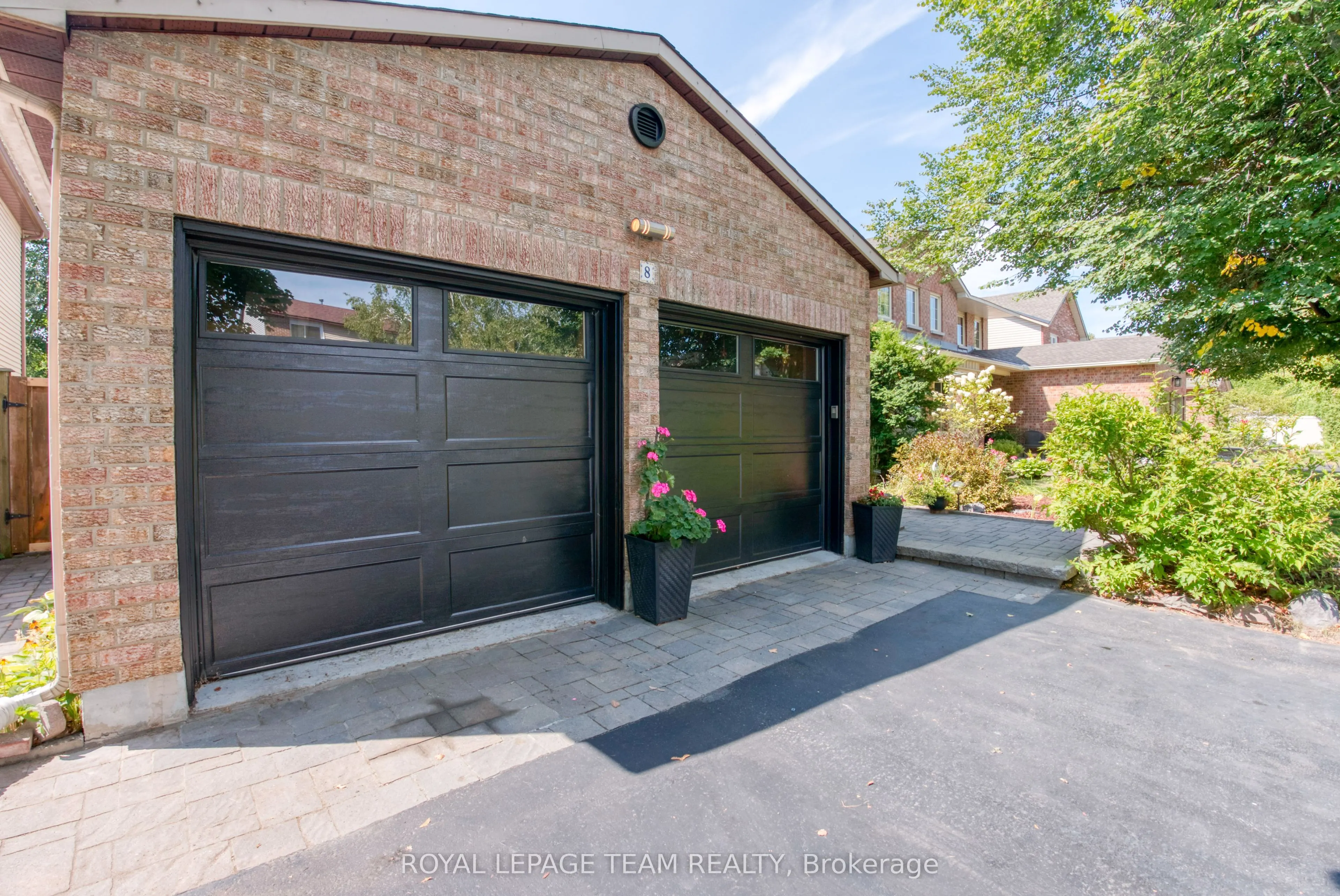 8 Huntsman Crescent