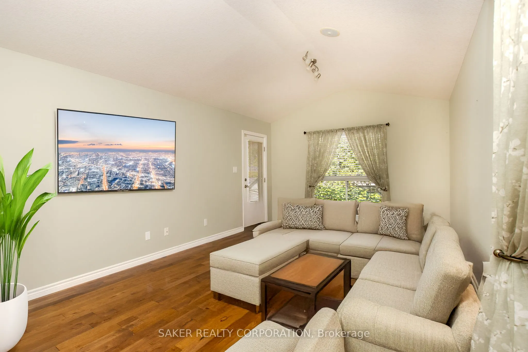 3385 EMILYCARR Lane