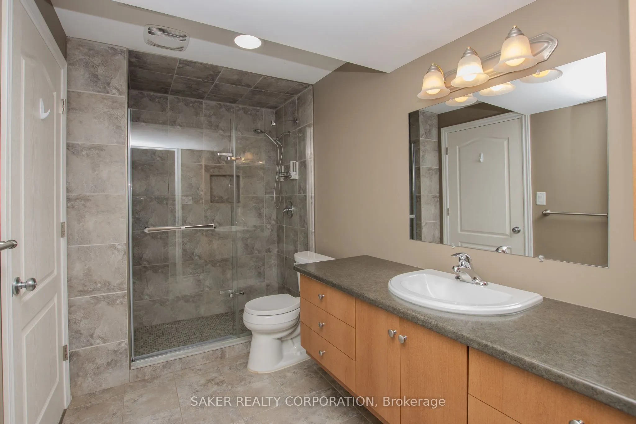 3385 EMILYCARR Lane