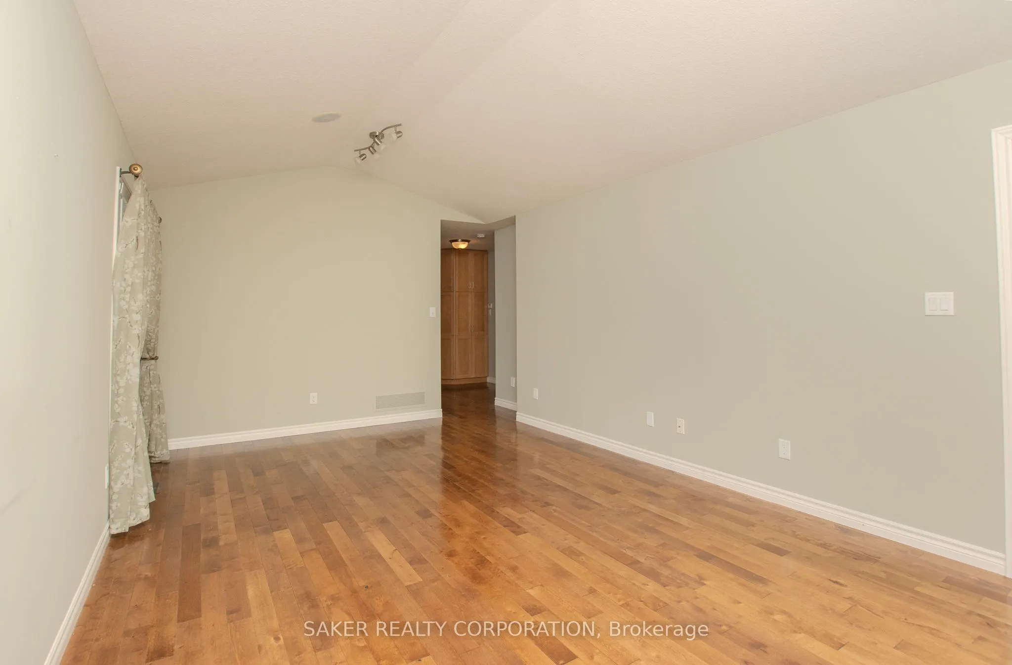 3385 EMILYCARR Lane