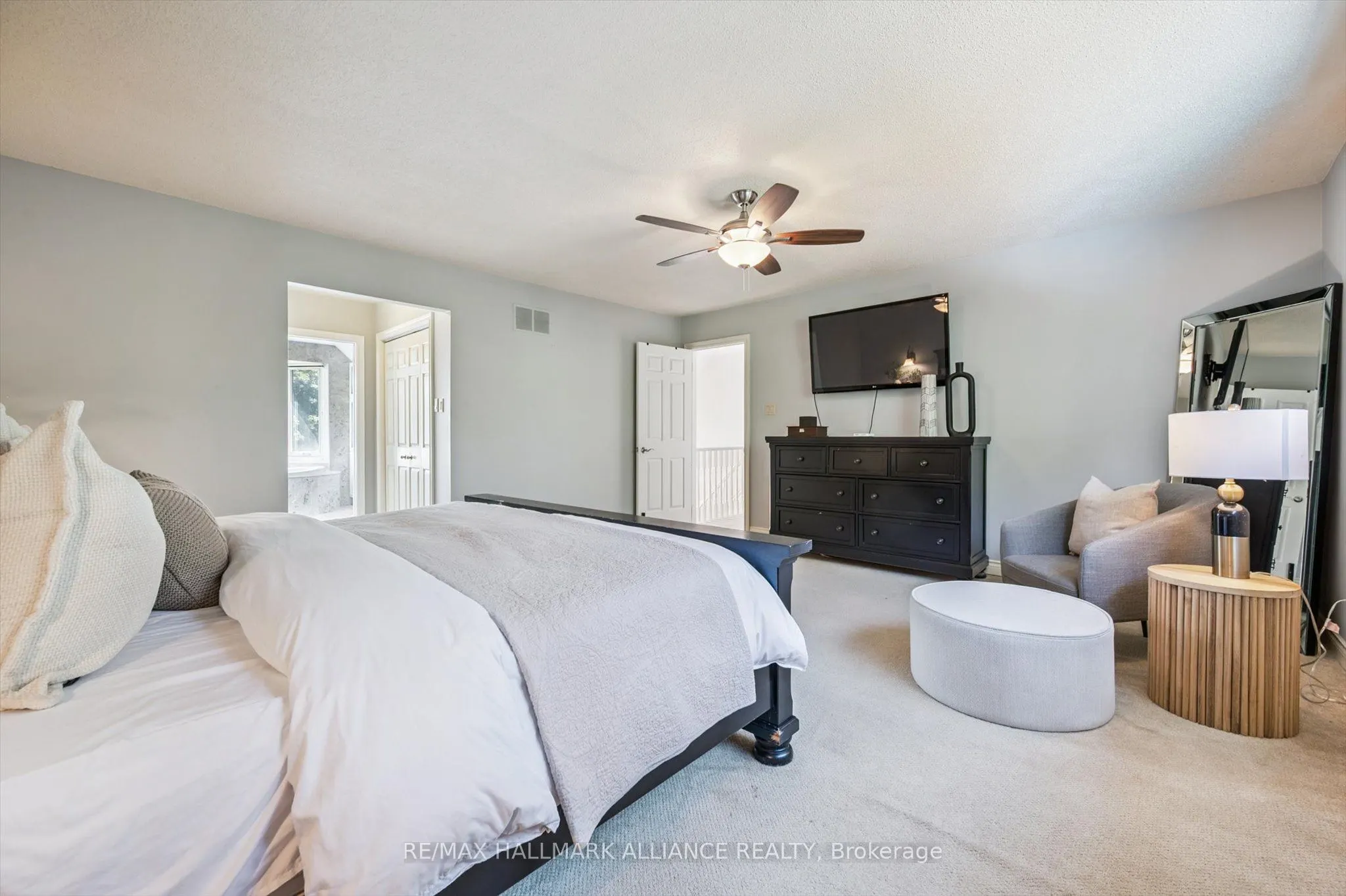 6 Coachman Crescent