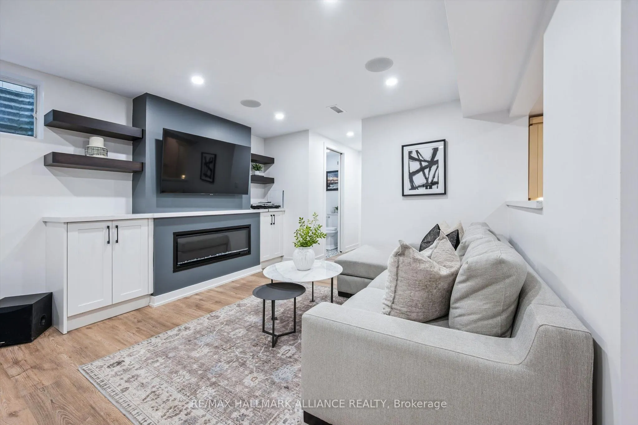 6 Coachman Crescent