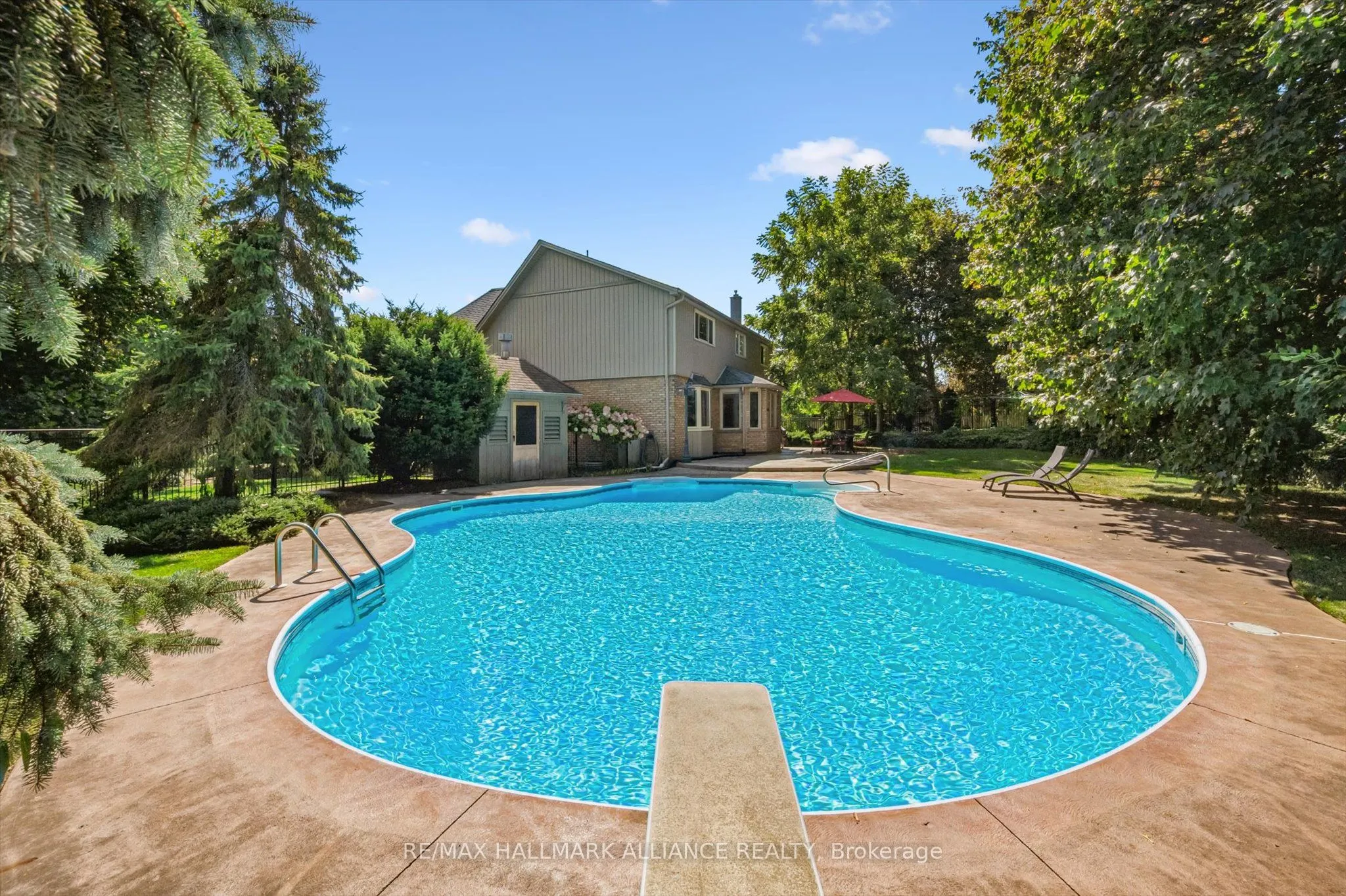 6 Coachman Crescent