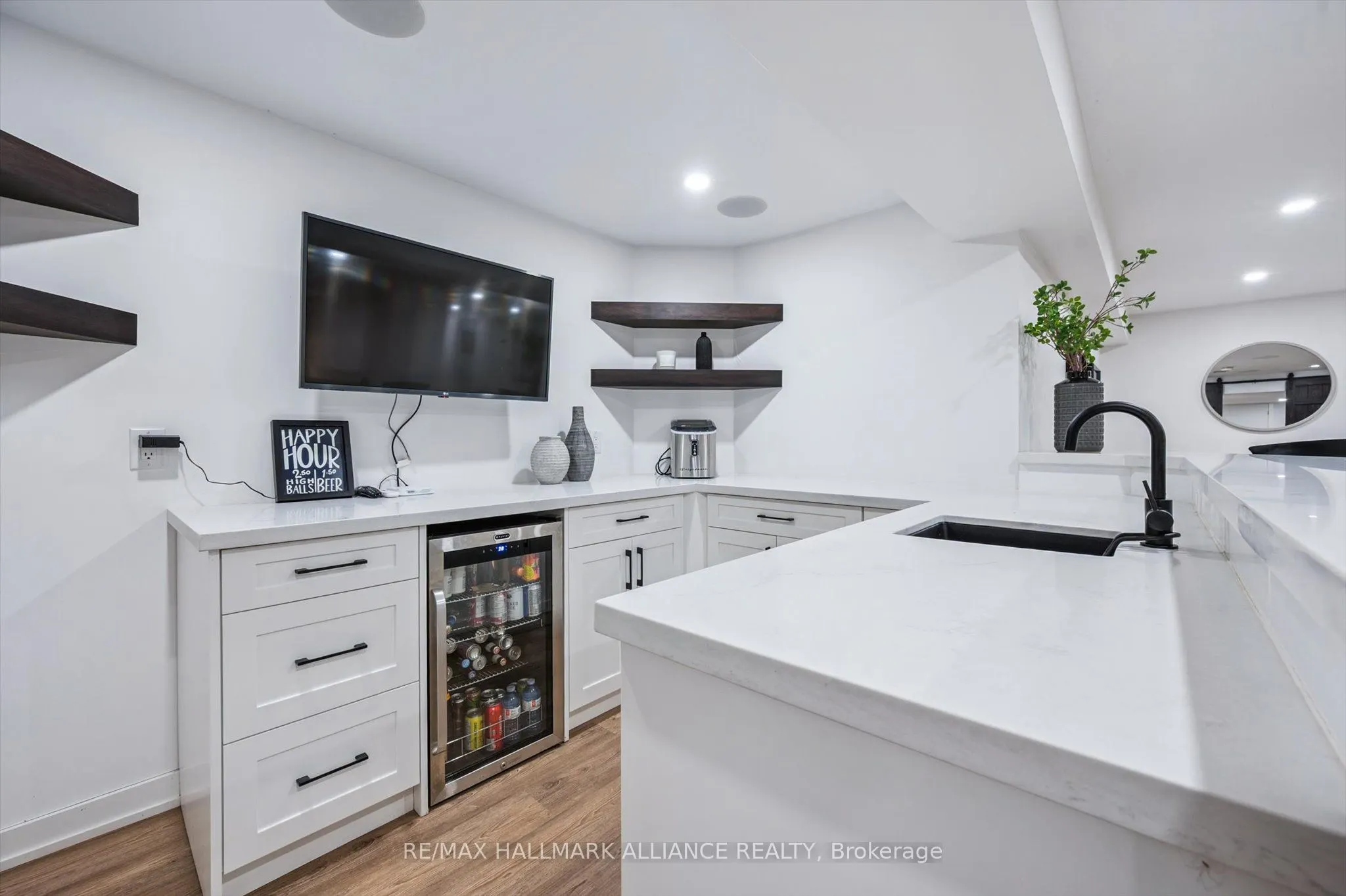 6 Coachman Crescent