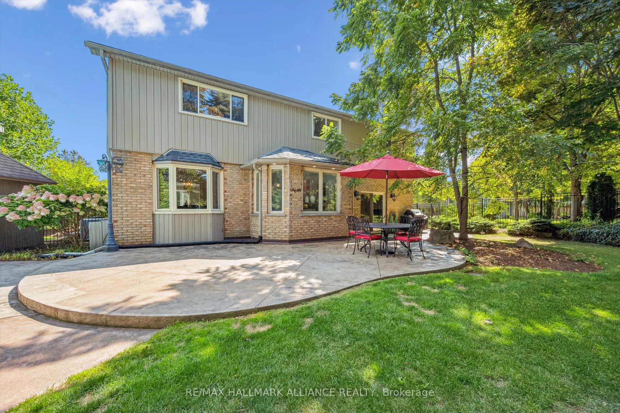 6 Coachman Crescent