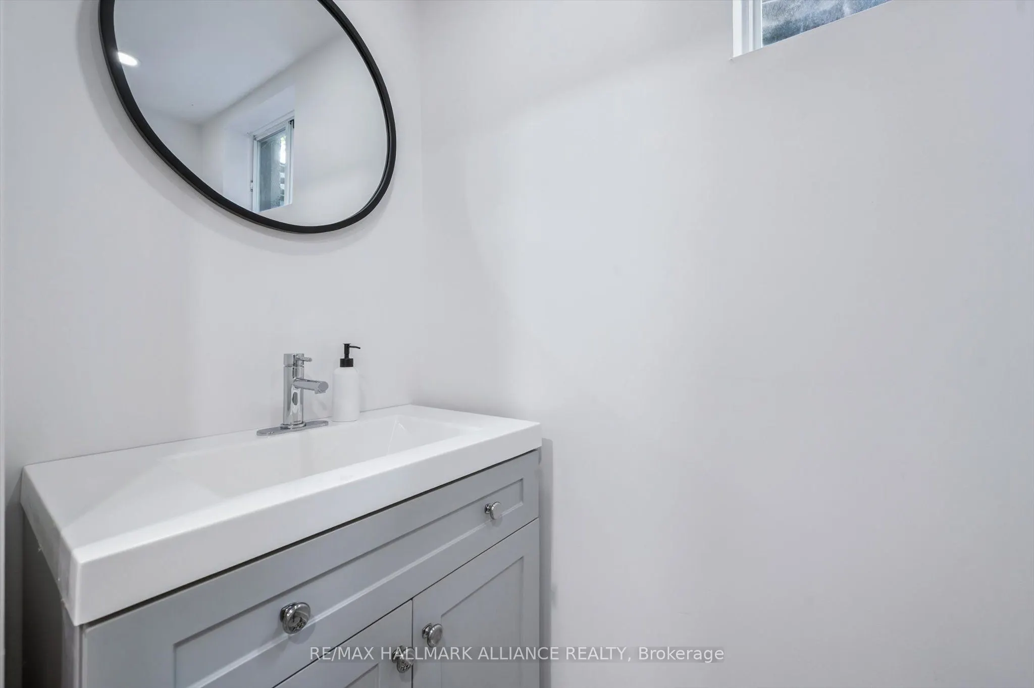 6 Coachman Crescent