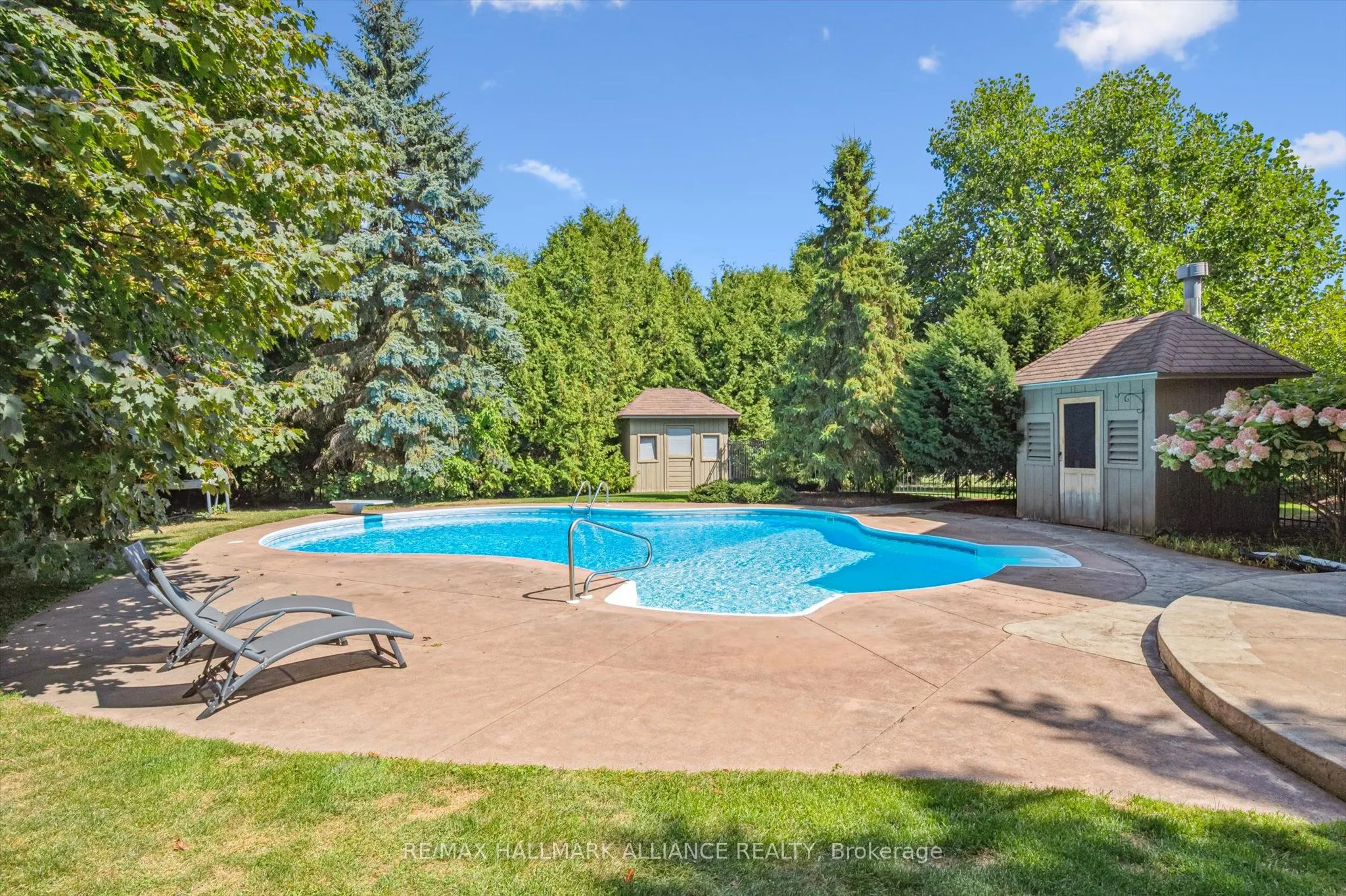 6 Coachman Crescent