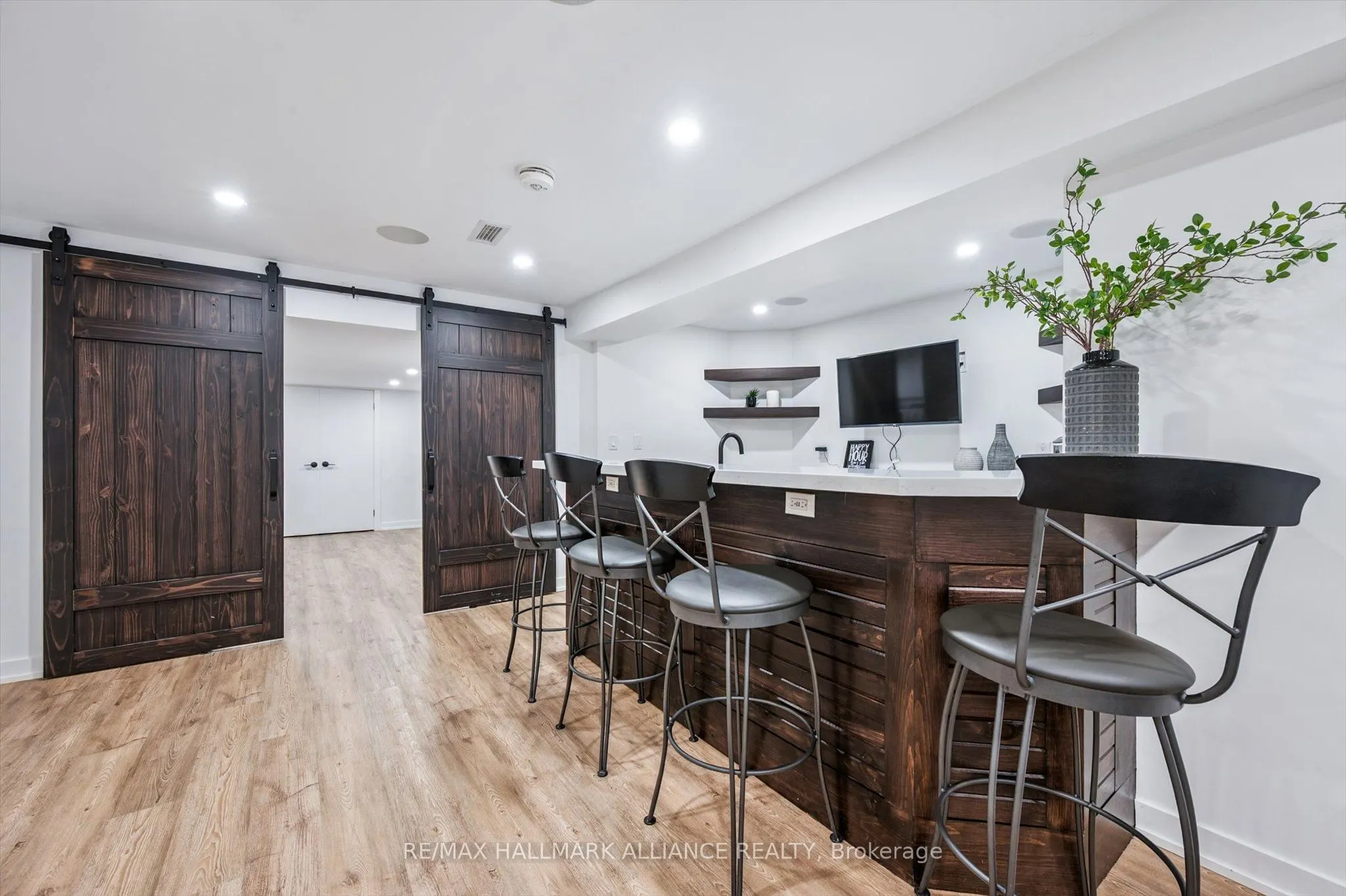 6 Coachman Crescent