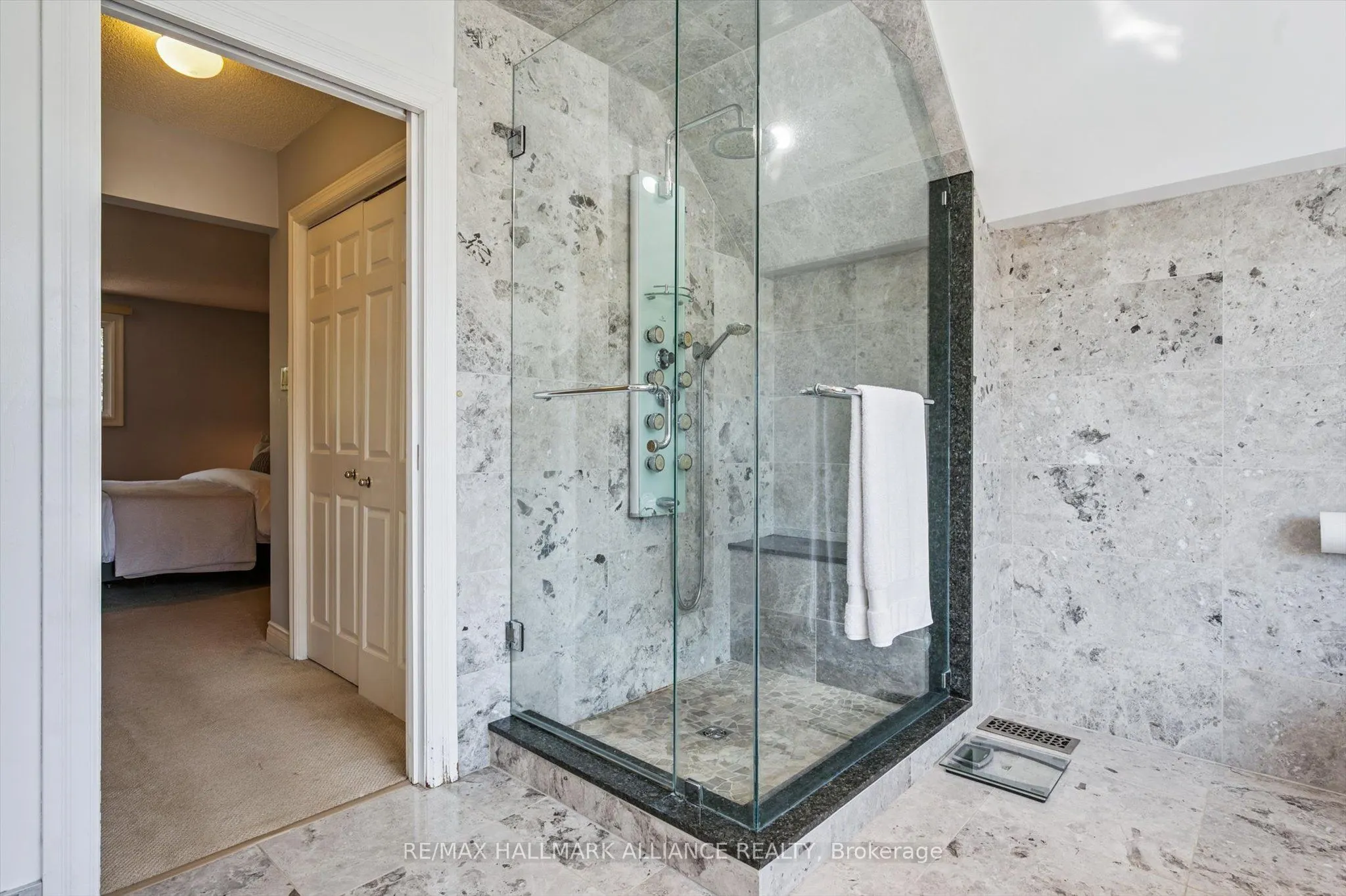 6 Coachman Crescent