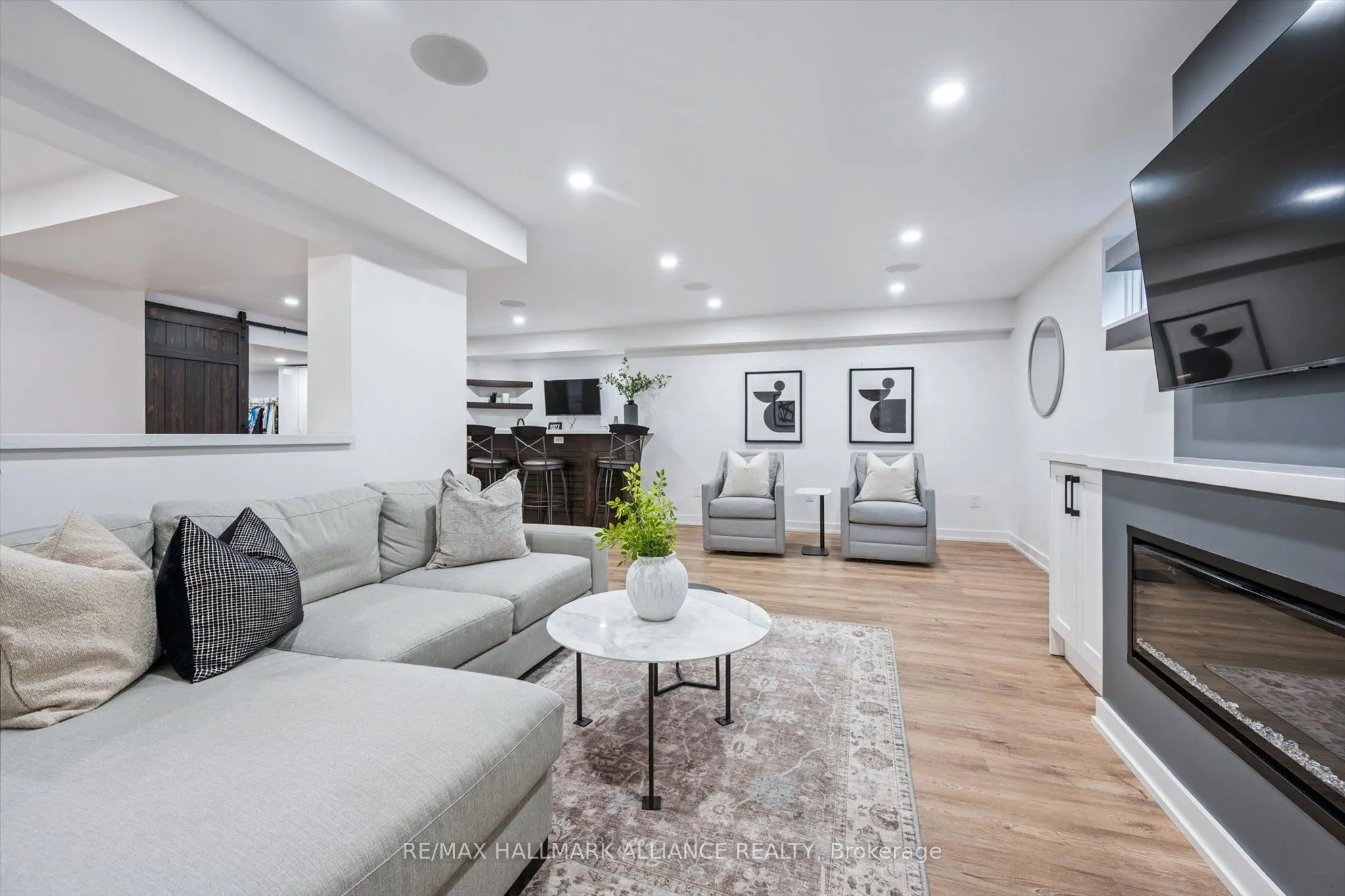 6 Coachman Crescent